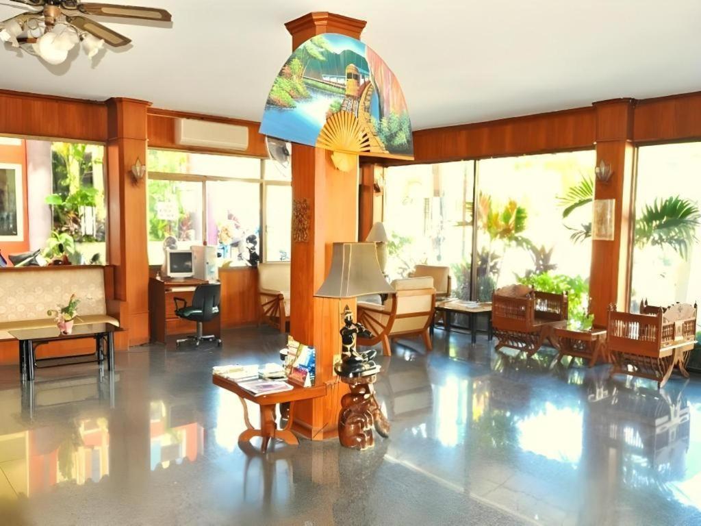 Mr.mac's Place Hotel 2*