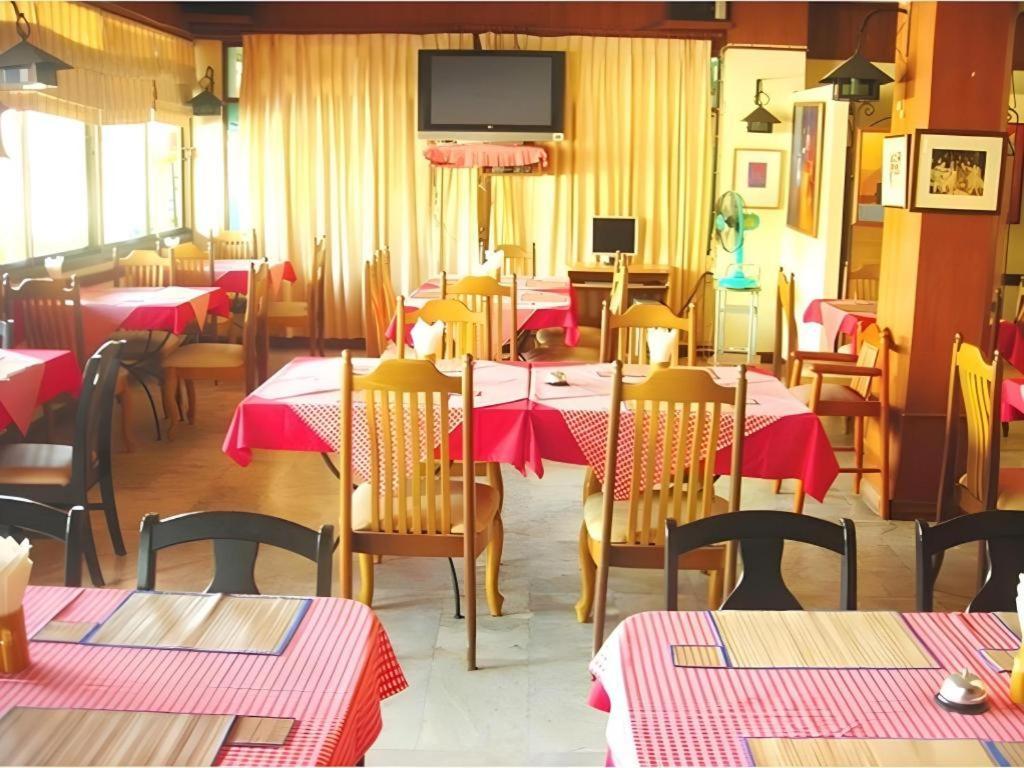 Mr.mac's Place 2*