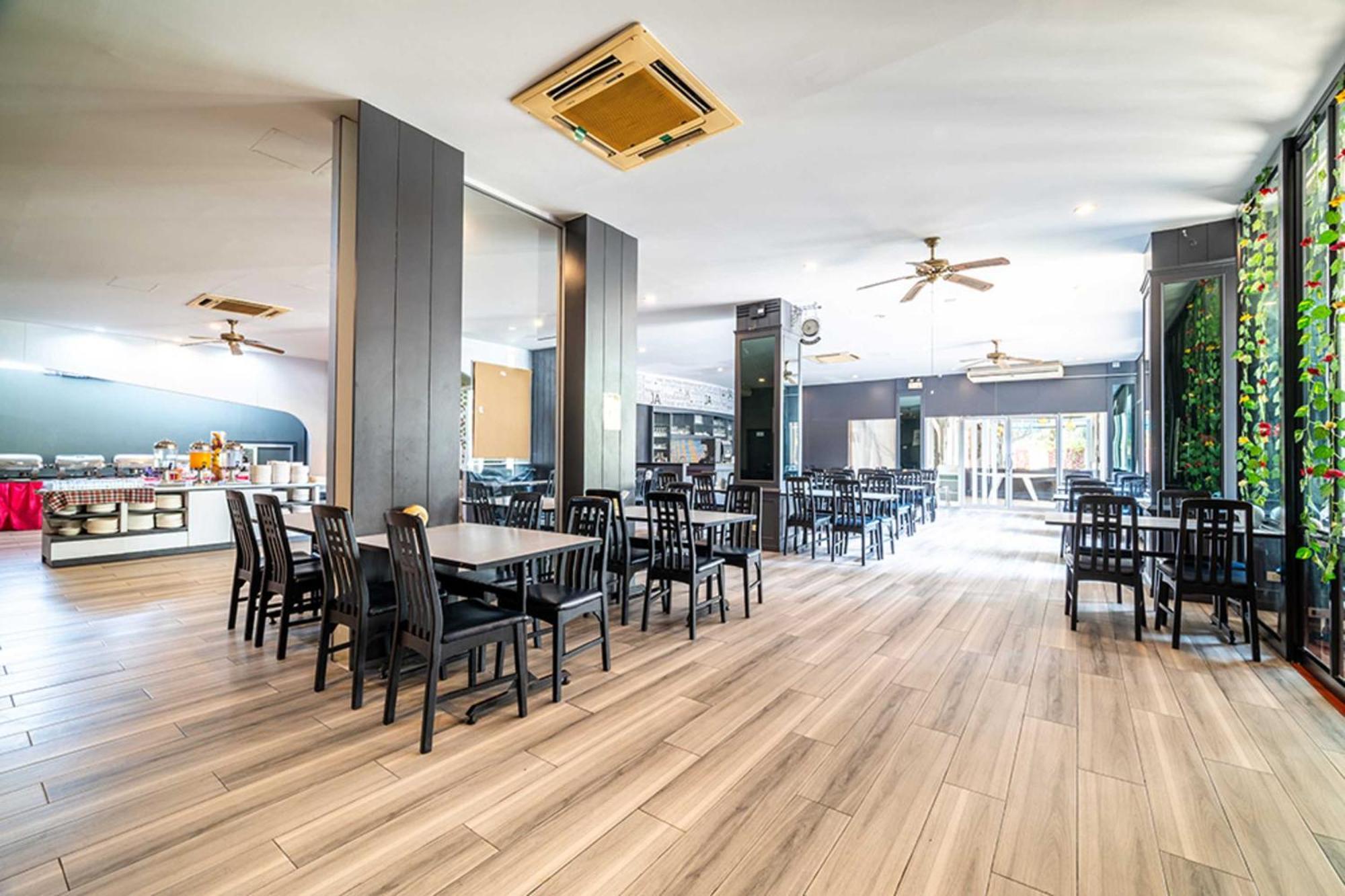 Dancenter Luxury Underwater World 5* Pattaya