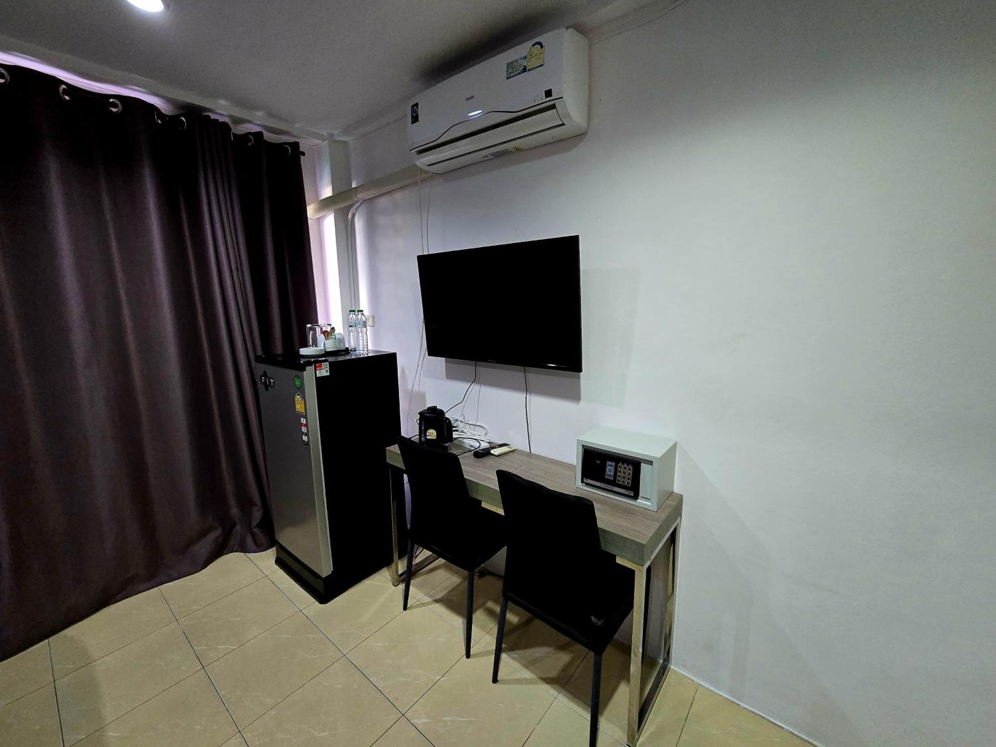 Huskies And Company Guest house