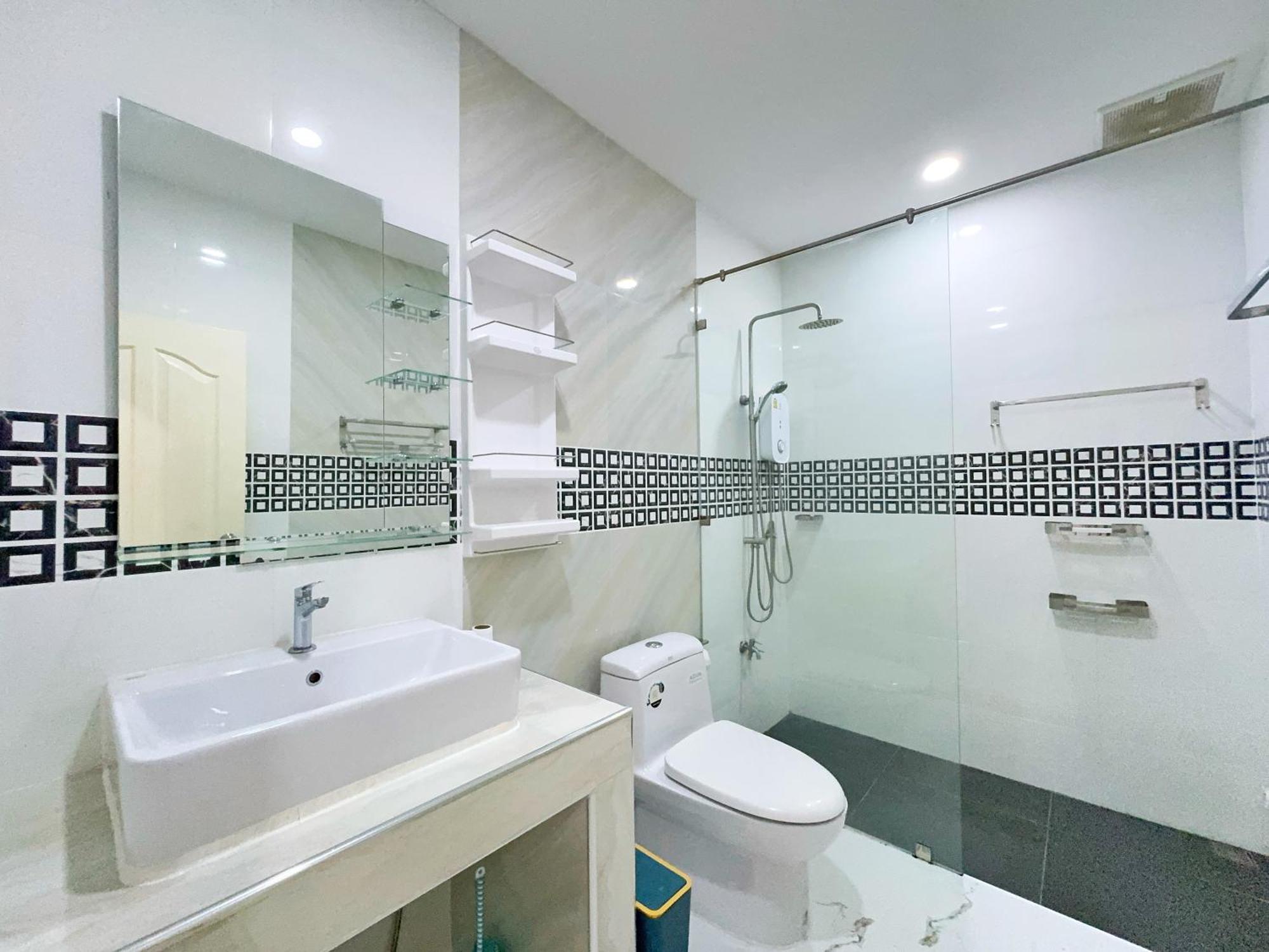Massive Pet-friendly House, 5 Mins From Beach, Pattaya