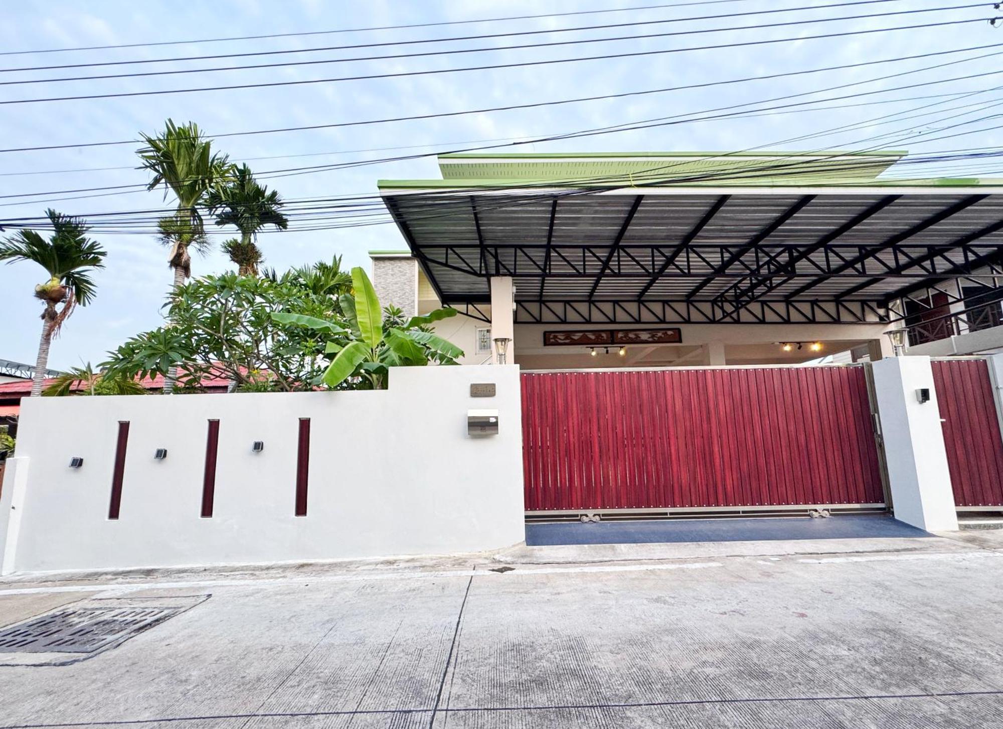 Holiday home Massive Pet-friendly House, 5 Mins From Beach, *