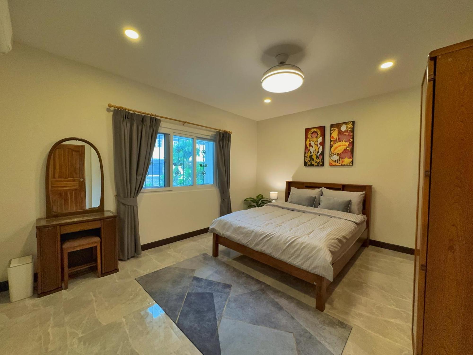 Massive Pet-friendly House, 5 Mins From Beach, *