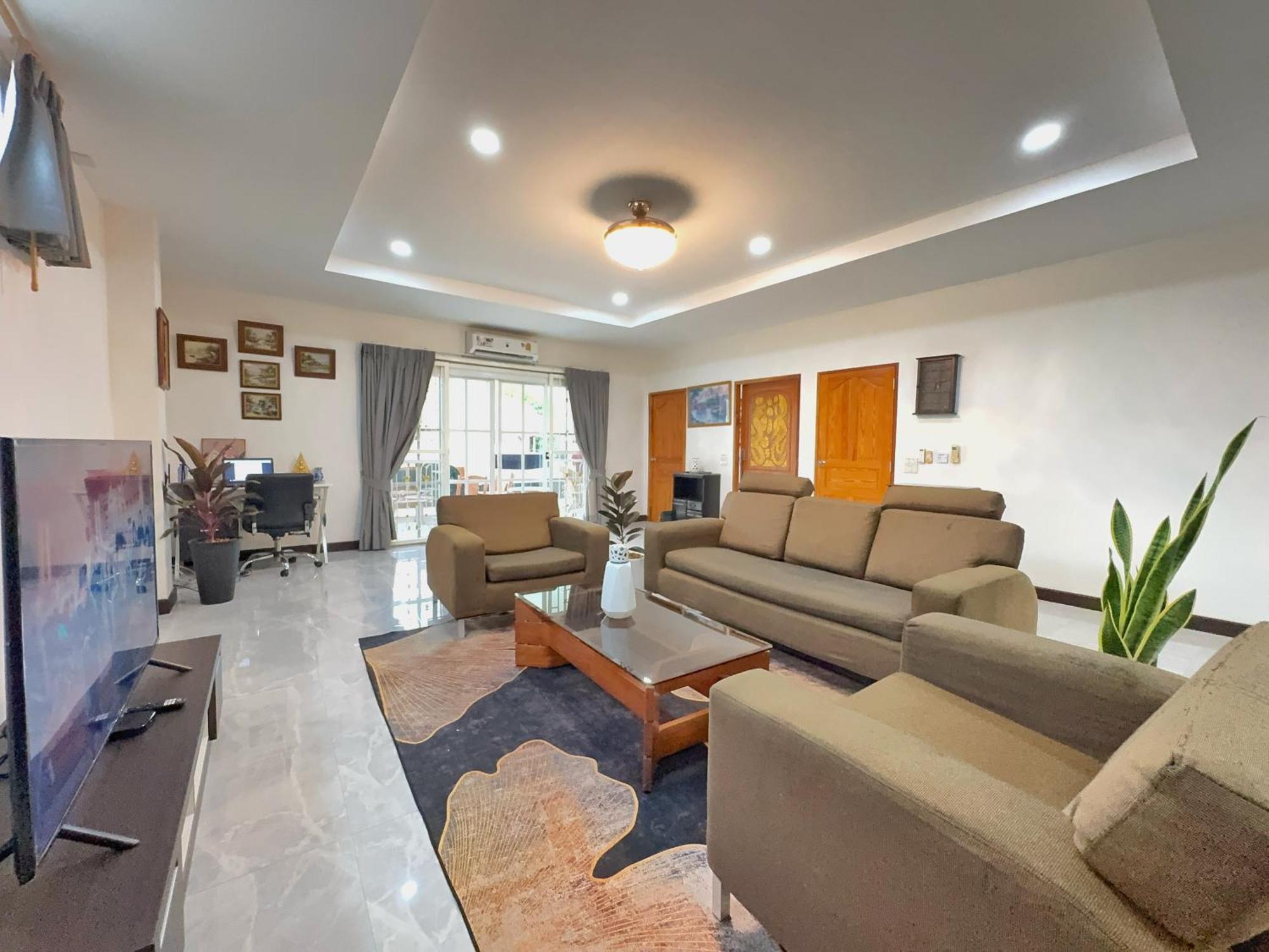 Holiday home Massive Pet-friendly House, 5 Mins From Beach, *