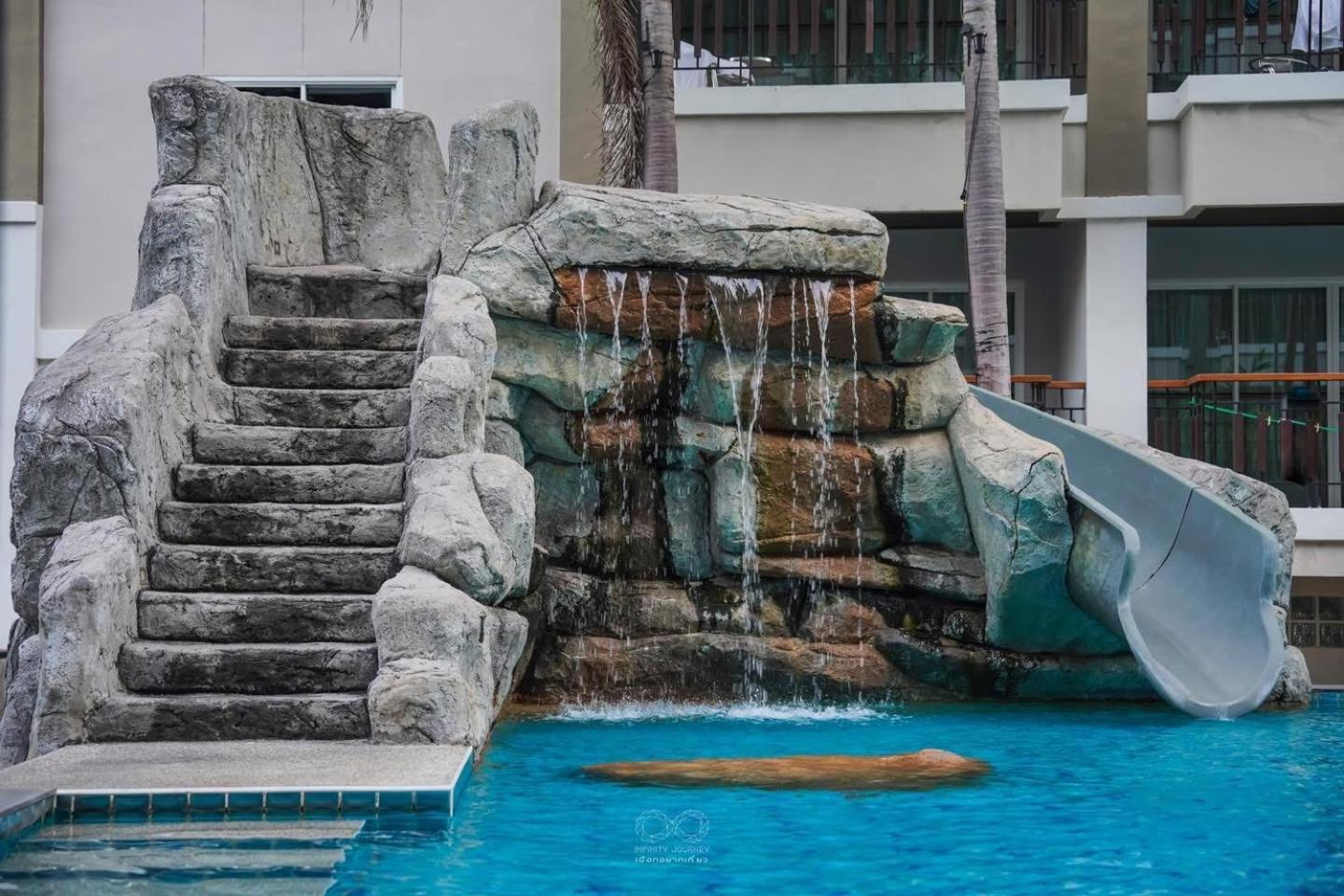 Welcome World Beachfront Pattaya