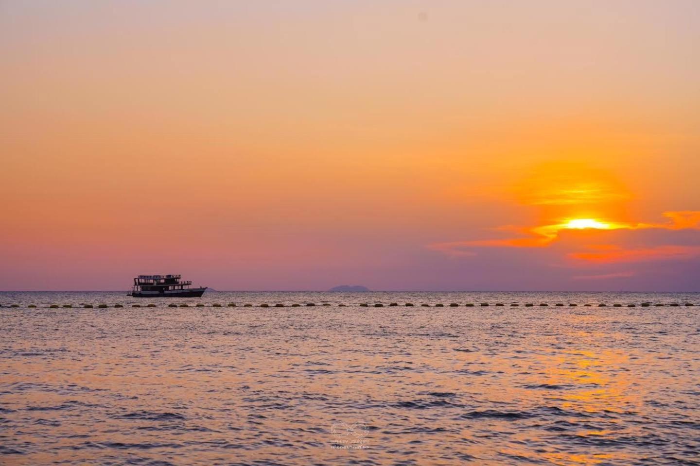 Welcome World Beachfront 4* Pattaya