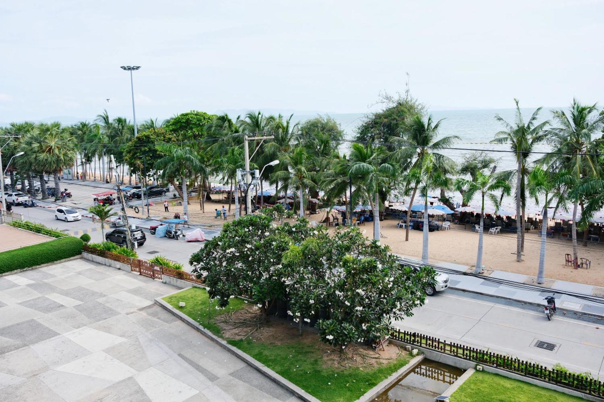 Welcome World Beachfront 4*