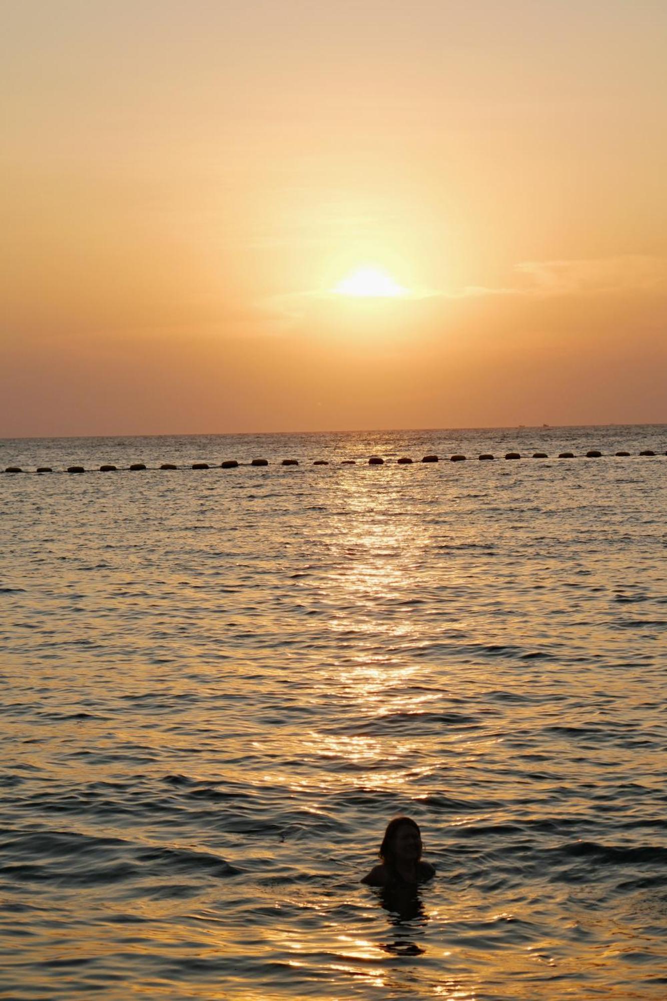 Welcome World Beachfront Hotel 4*