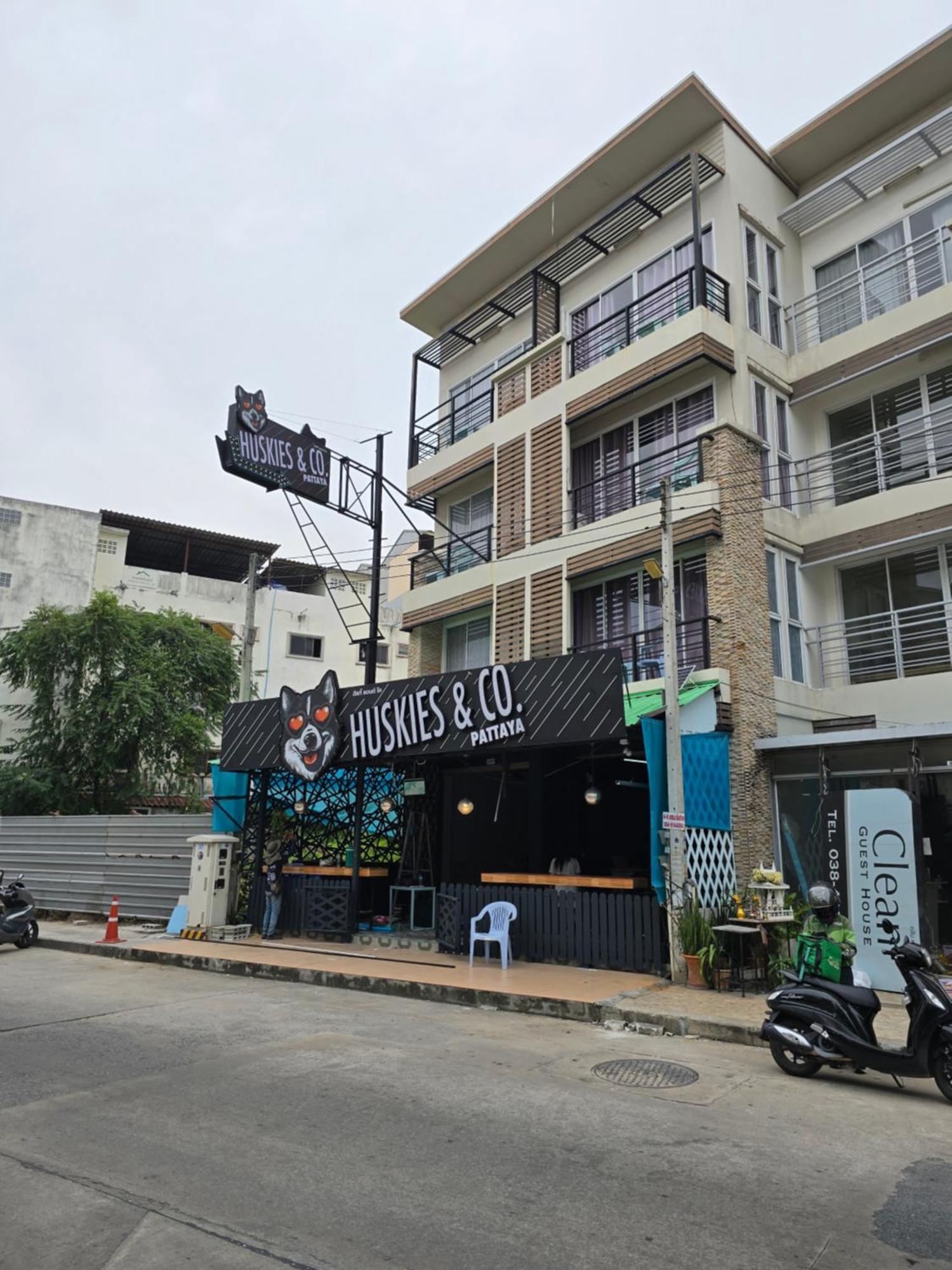 Huskies And Company Guest house Pattaya