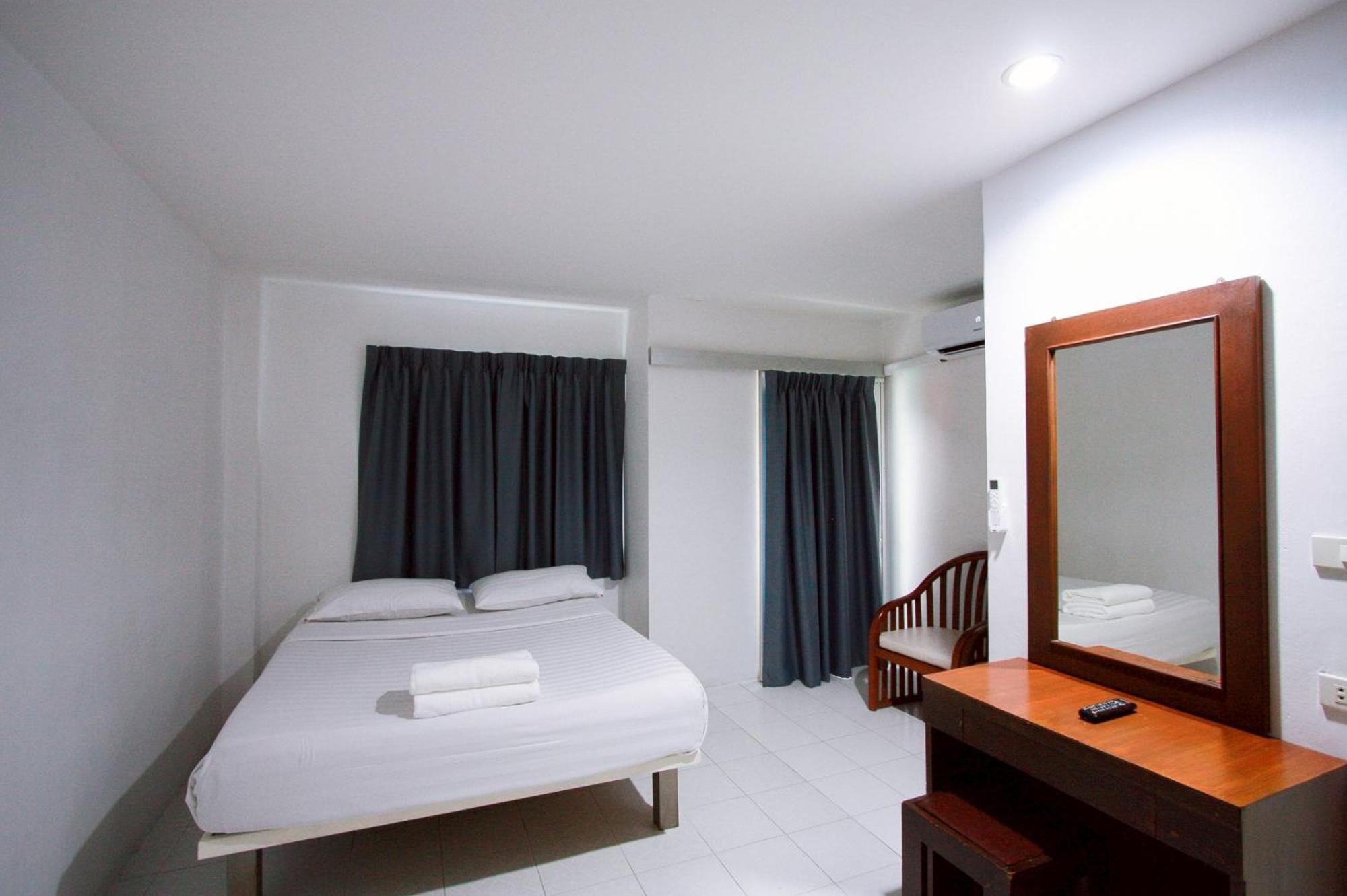 18 Coins Budget Hotel