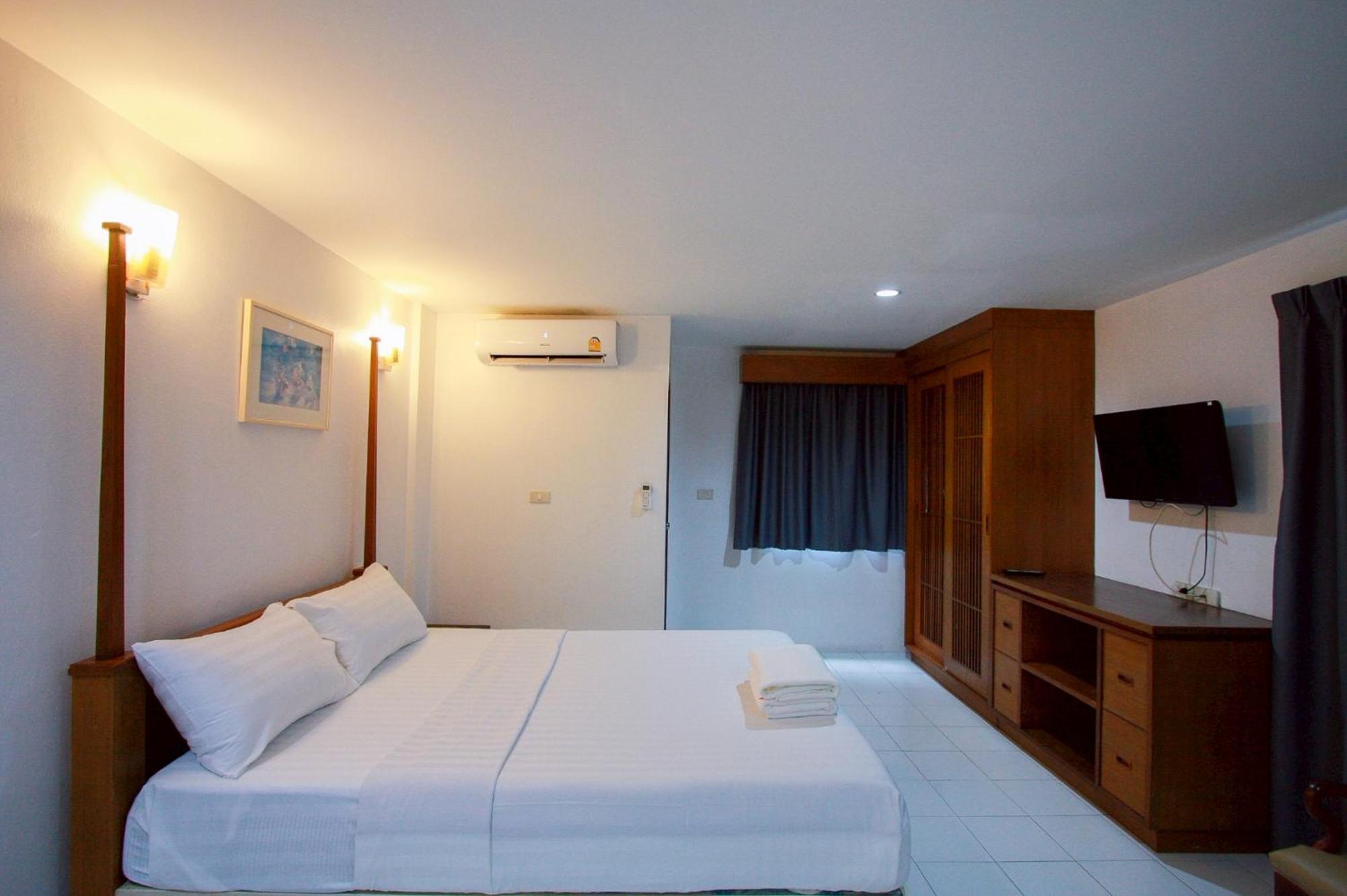 18 Coins Budget Hotel Pattaya