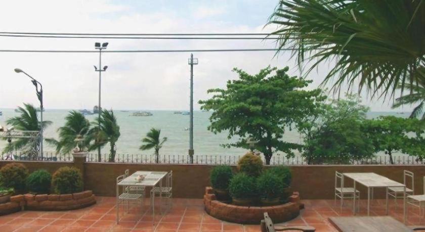 Red Balcony Hotel