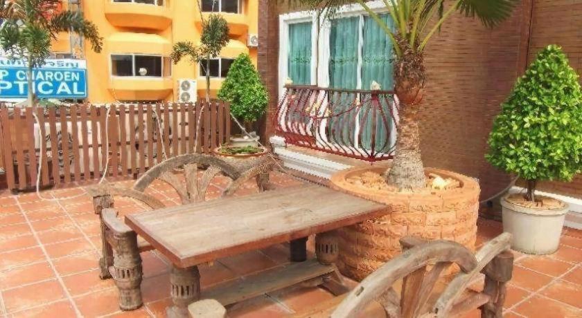 Red Balcony Hotel