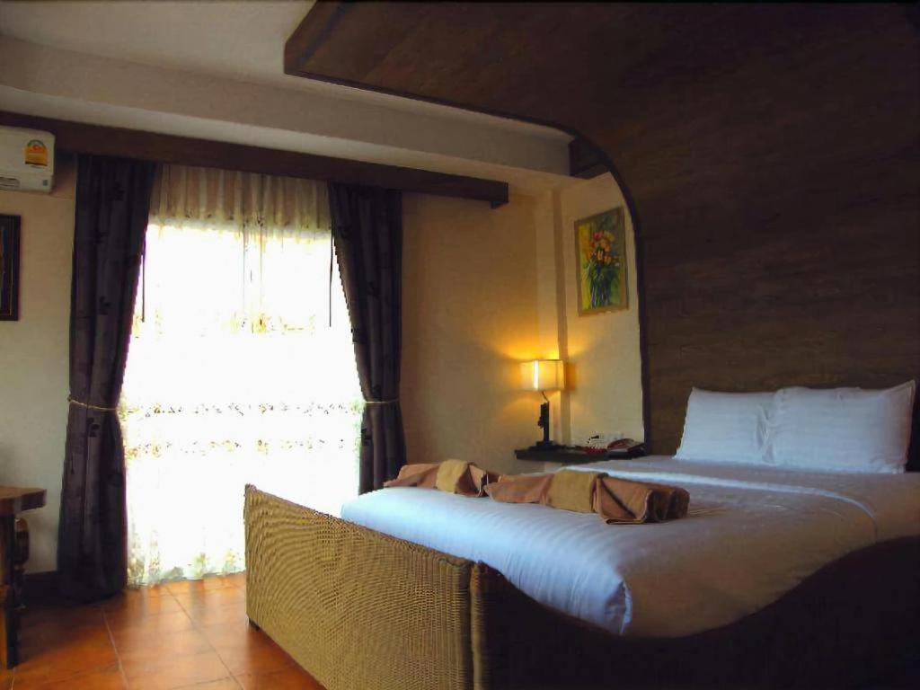 Hotel Red Balcony Pattaya