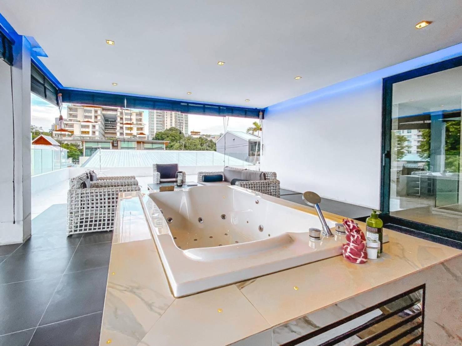 Near & Walk Street Luxury Villa *