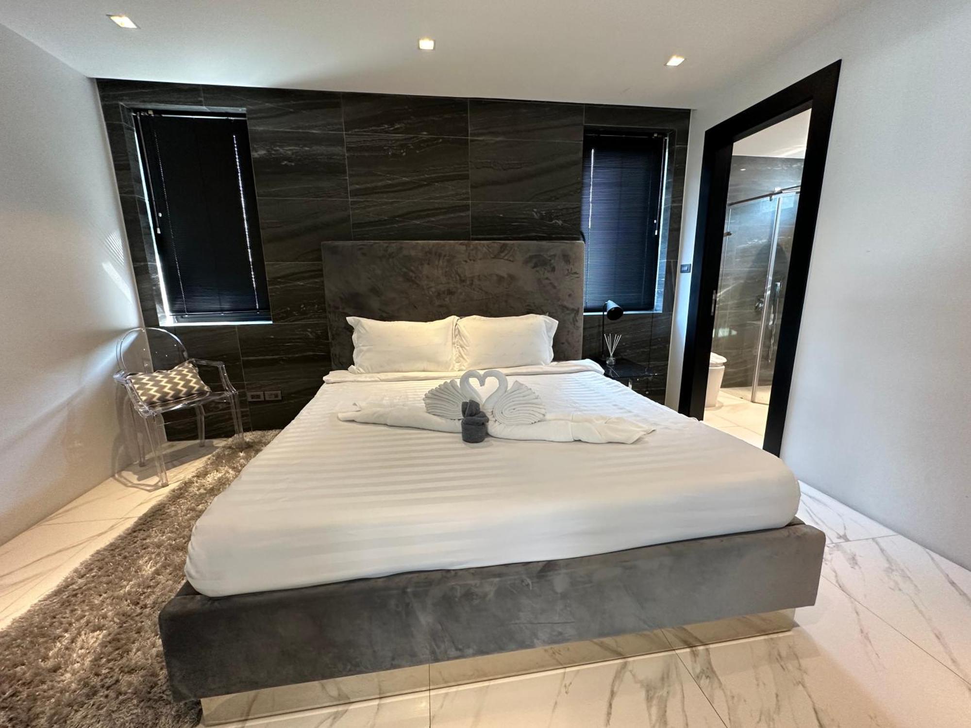 Near & Walk Street Luxury Villa Pattaya