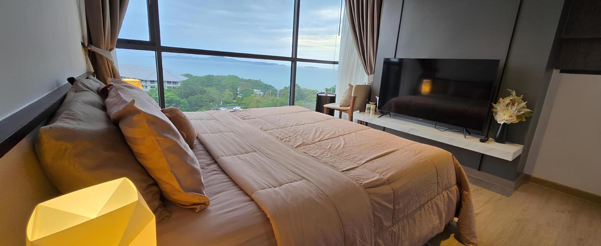 Sea View 2 Bed Luxury - Perfect Location