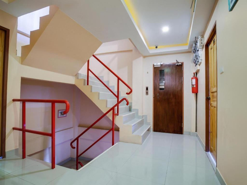 Patumnak Hotel 2*