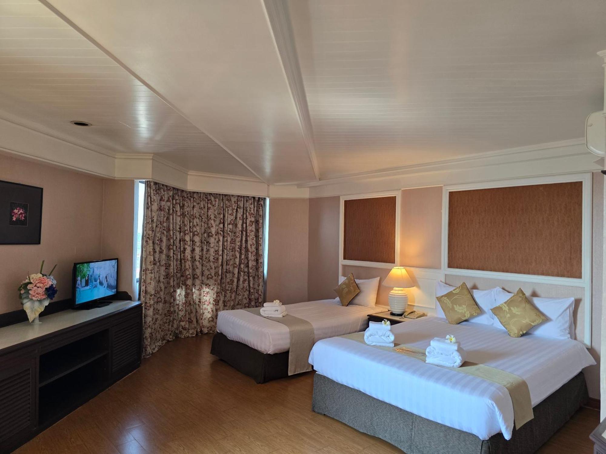 Hotel First Pacific Cirrus Pattaya