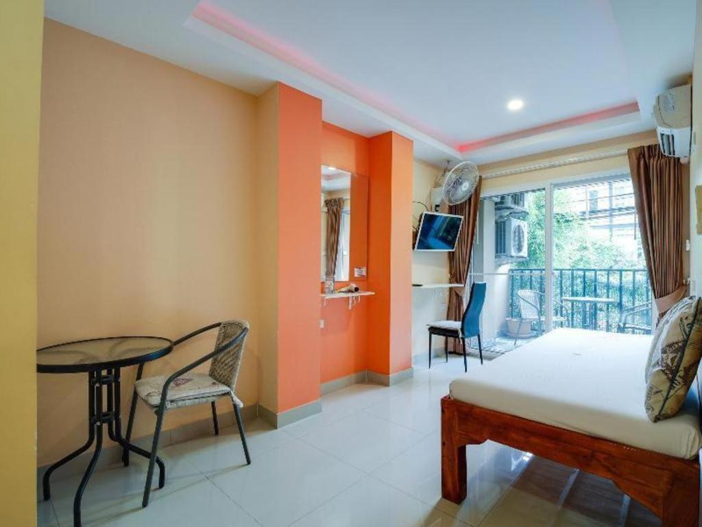 Patumnak Hotel 2*