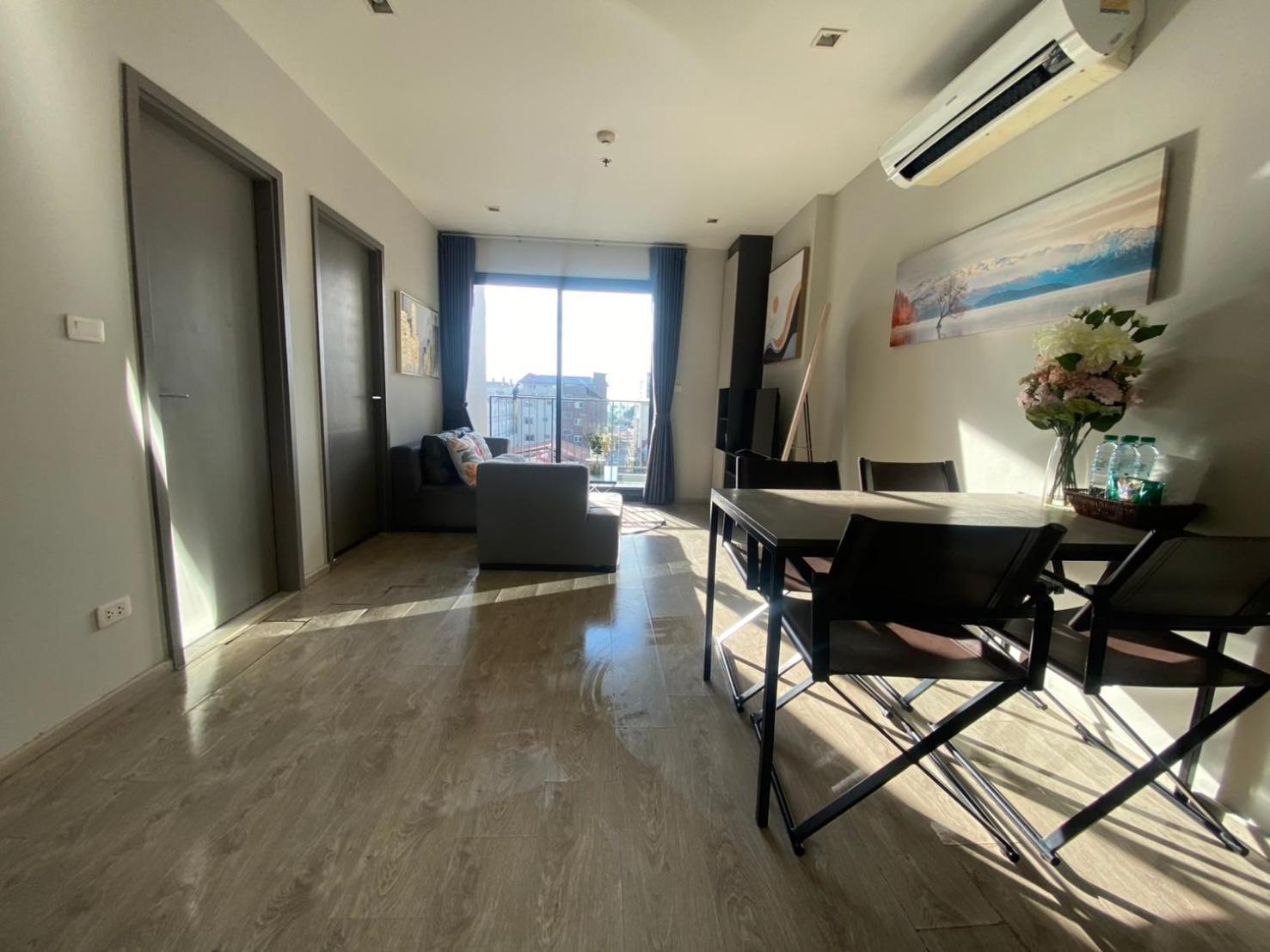2 Bed Spacious Location In Apartment