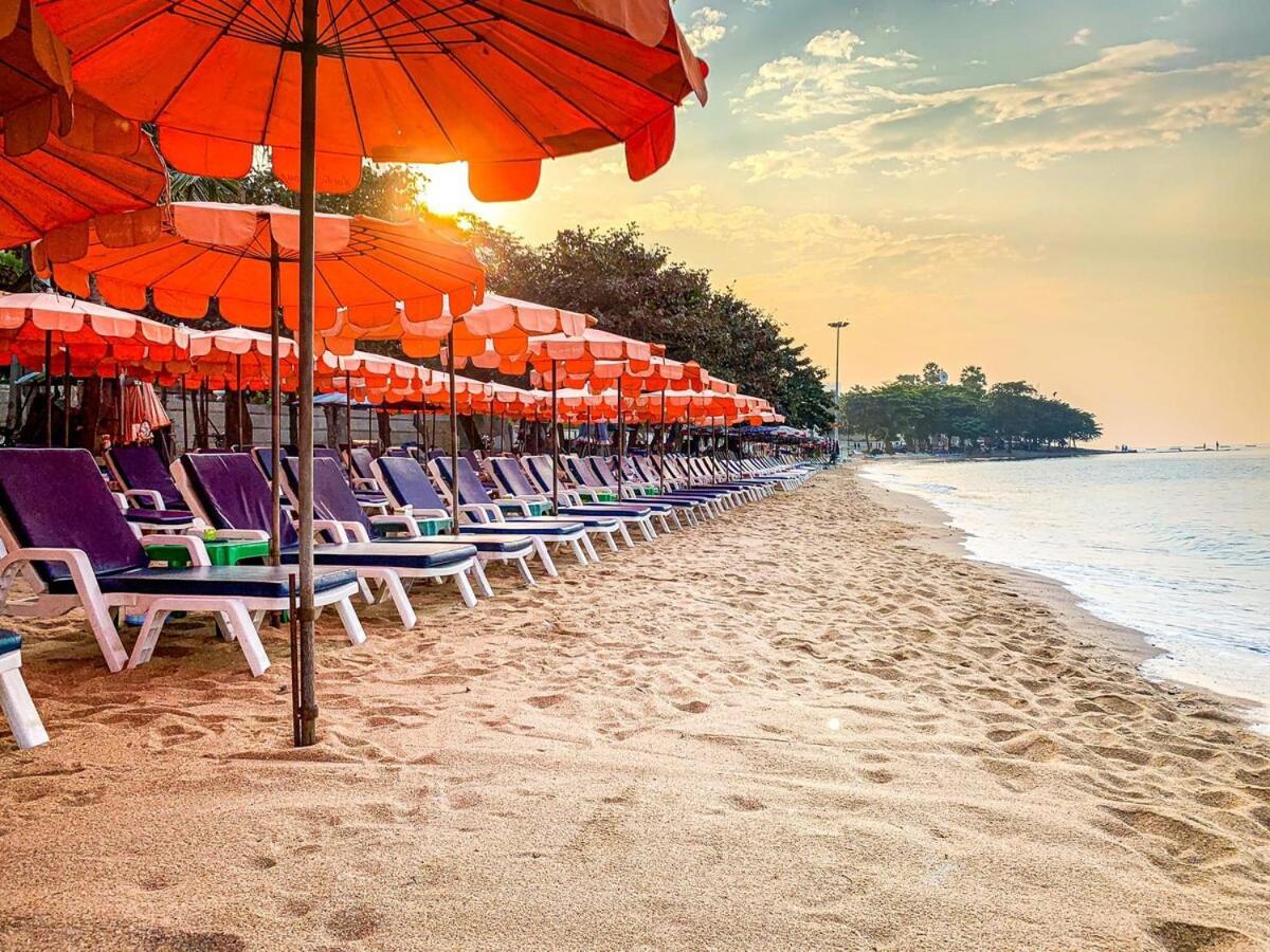 2 Bed Spacious Location In Apartment Pattaya