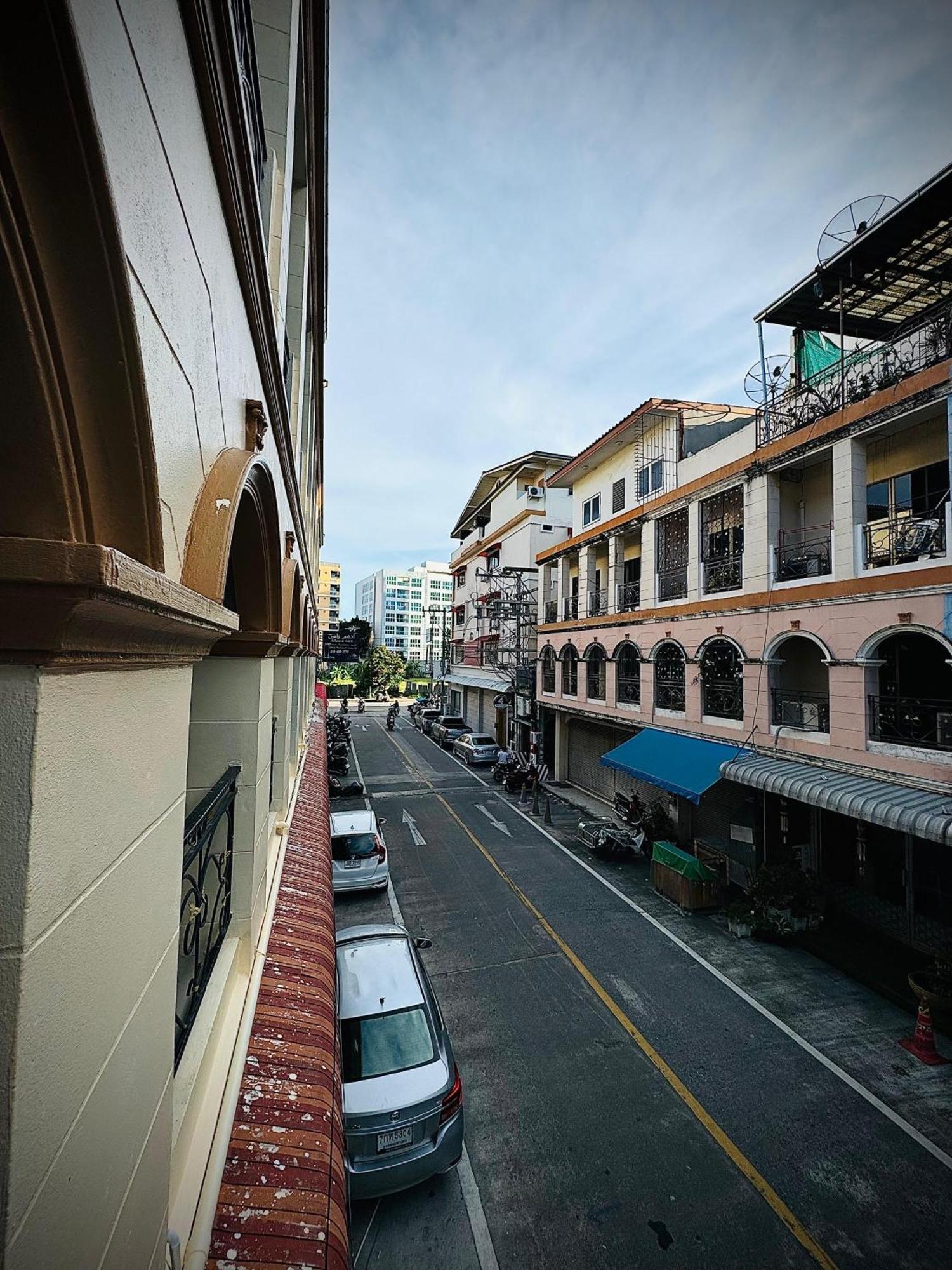 Vibe Walking Street Hotel