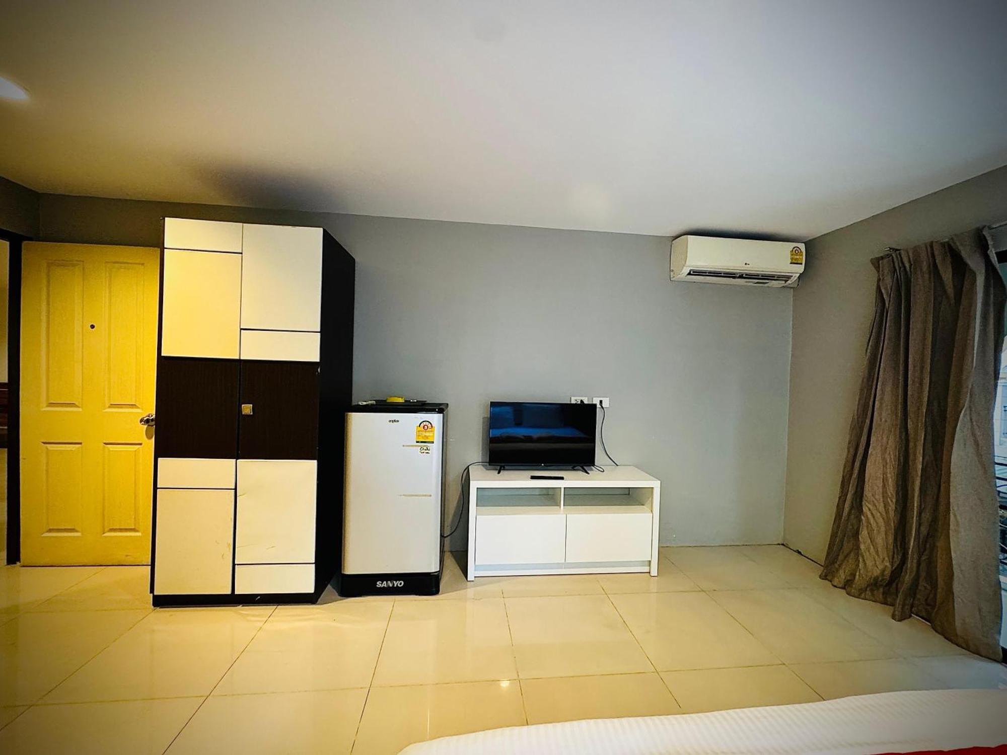 Vibe Walking Street Hotel 3*