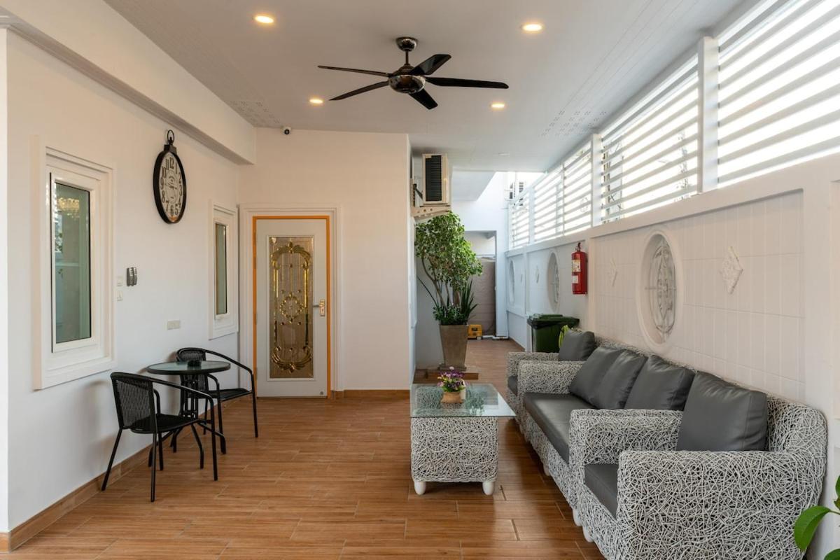 Villa Center Pool 6br 14 Persons Sauna Pool Table Karaoke Bbq Pattaya