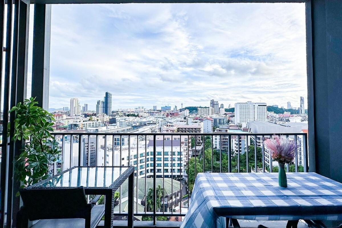 2 Bed At Excellent Location - In Class Apartment Pattaya