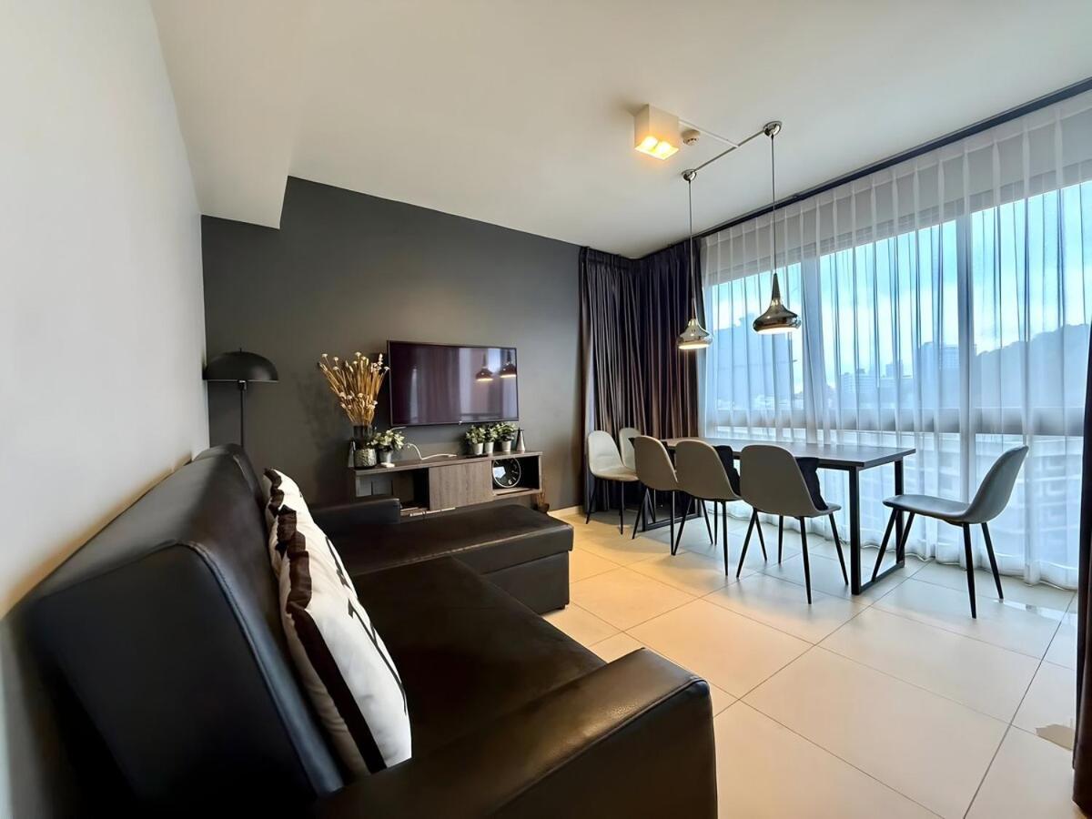 Spacious 2 Bedroom Corner Unit Near Walking Street * Pattaya