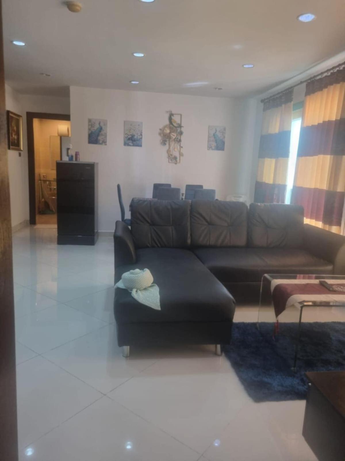 Park Lane Apartment *