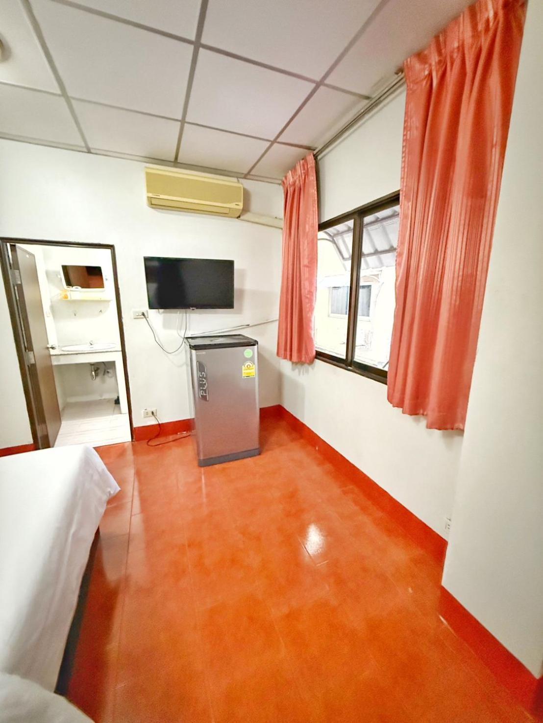 Malee & Restaurant Apartment Pattaya