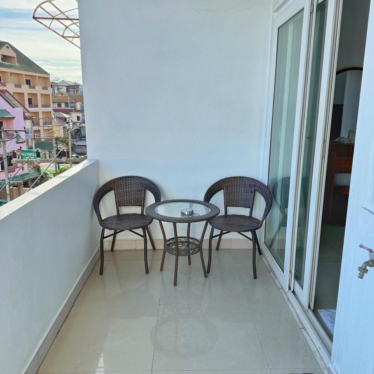 Malee & Restaurant Apartment *