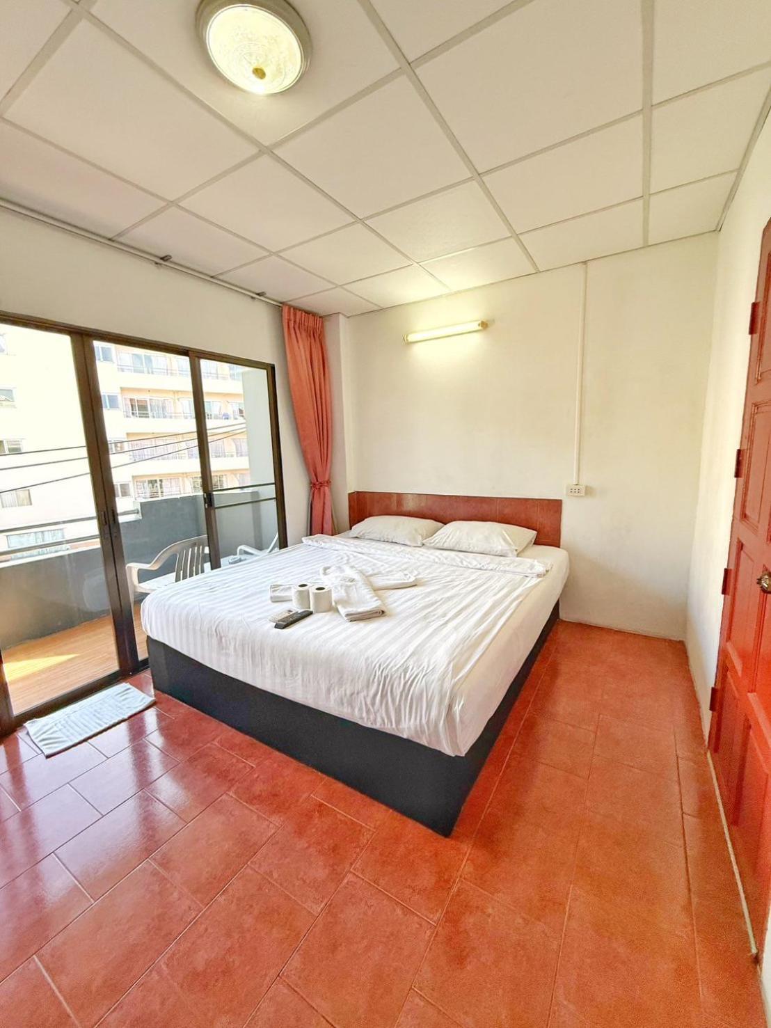 Malee & Restaurant Apartment Pattaya