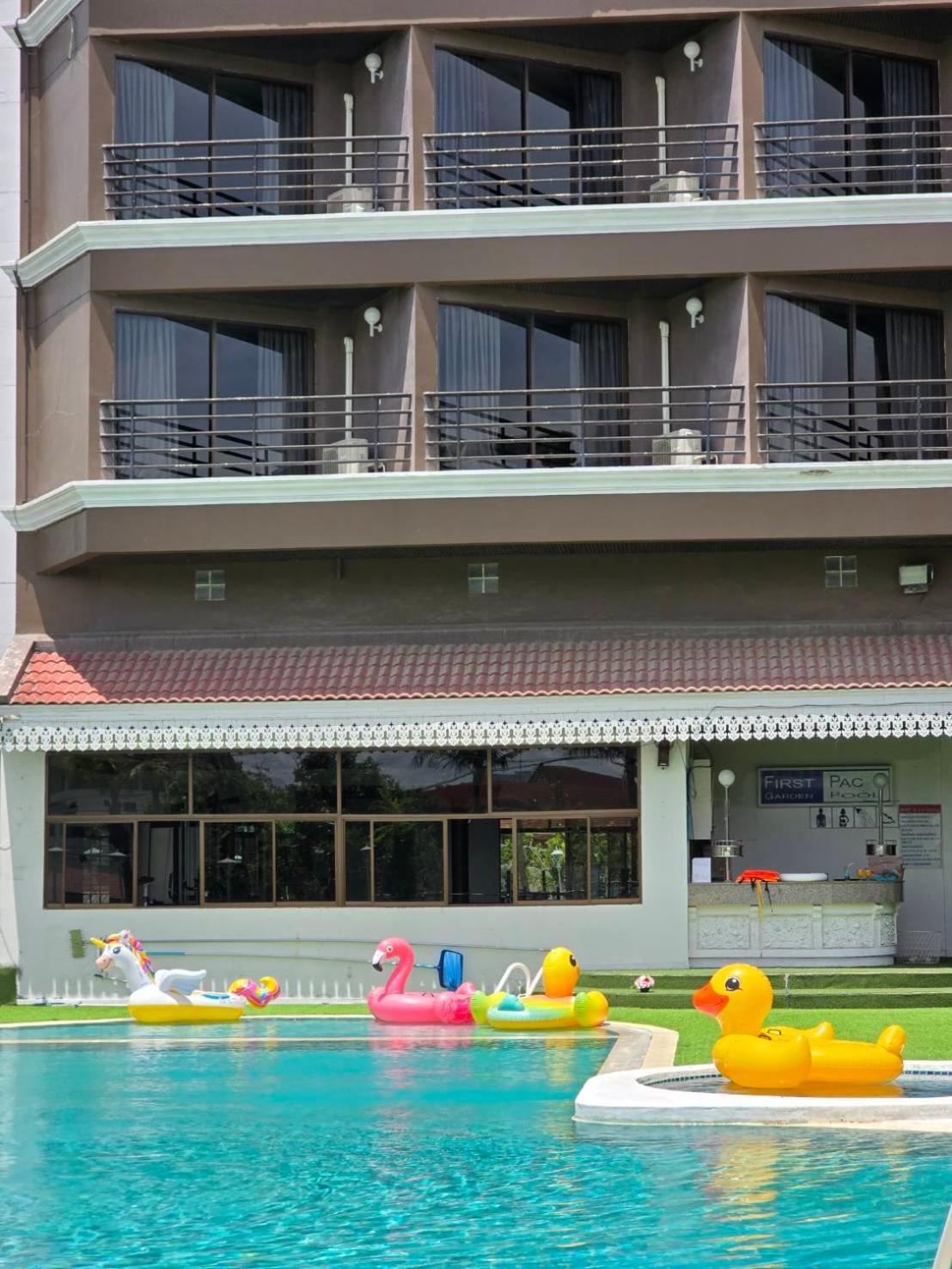 Hotel First Pacific Cirrus