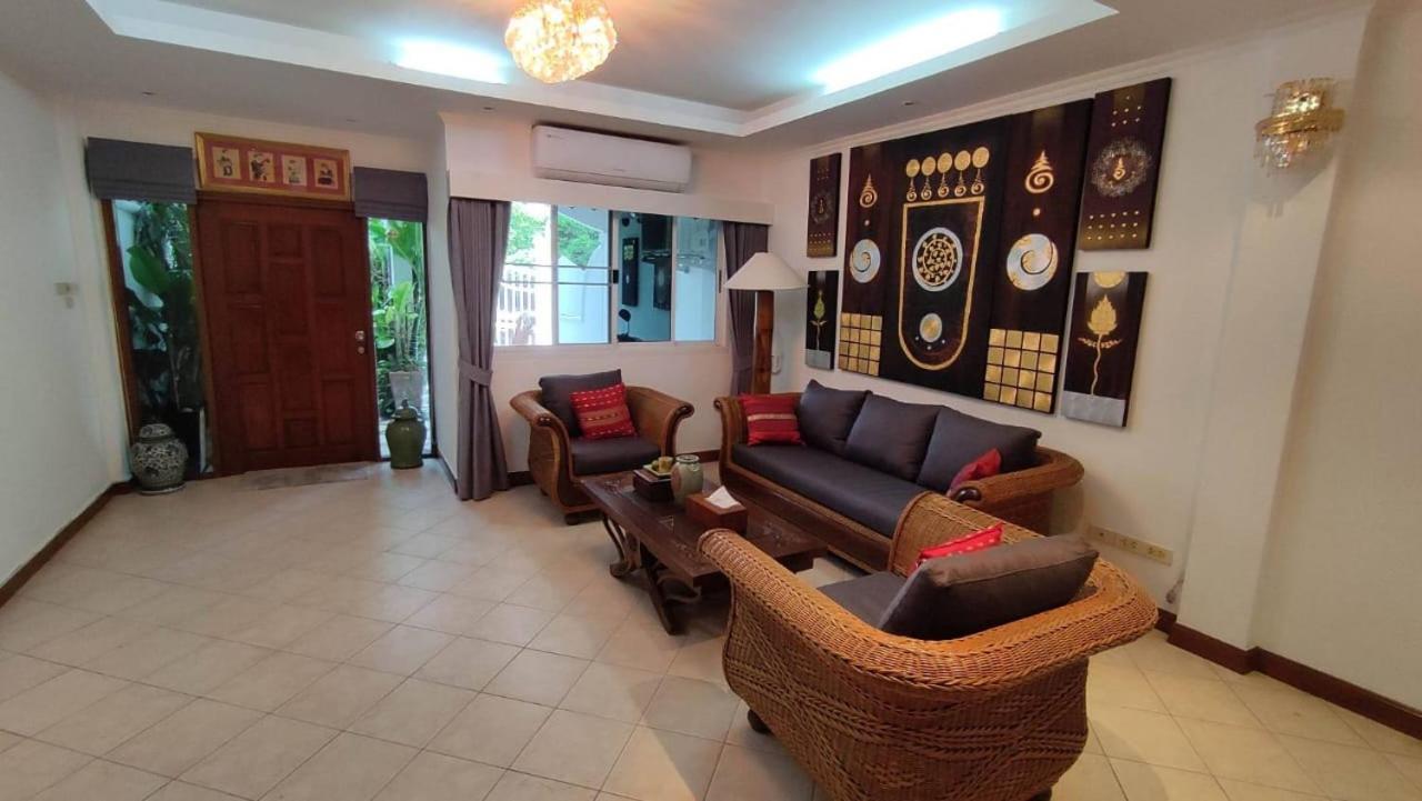 Jomtien House Night Market Villa Pattaya