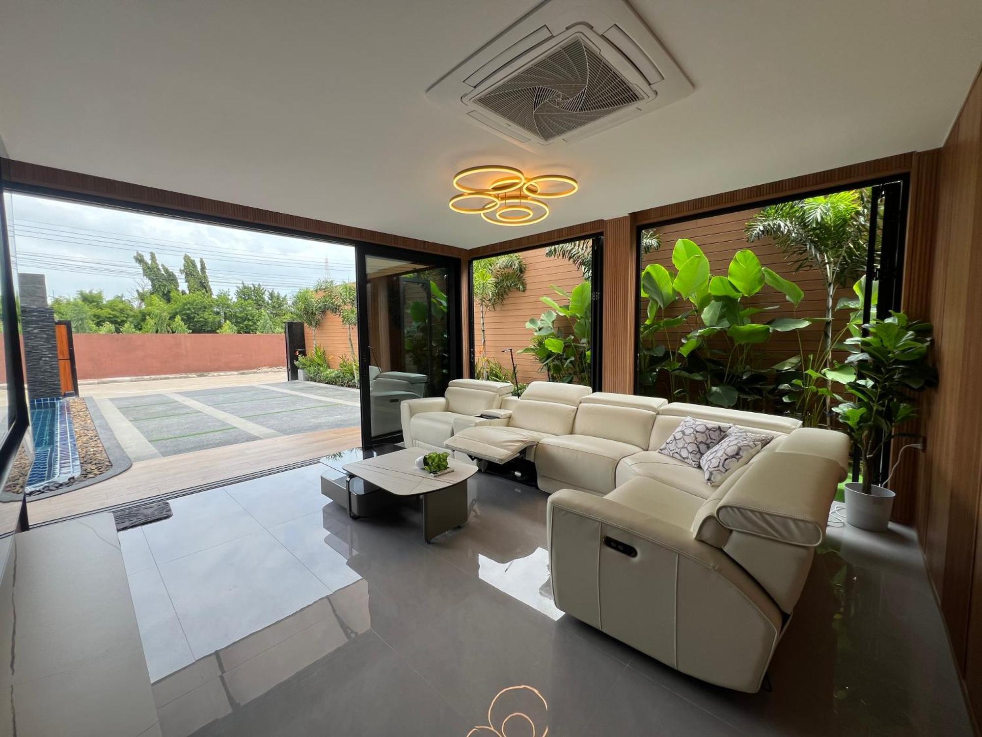 Villa Pool Pattaya