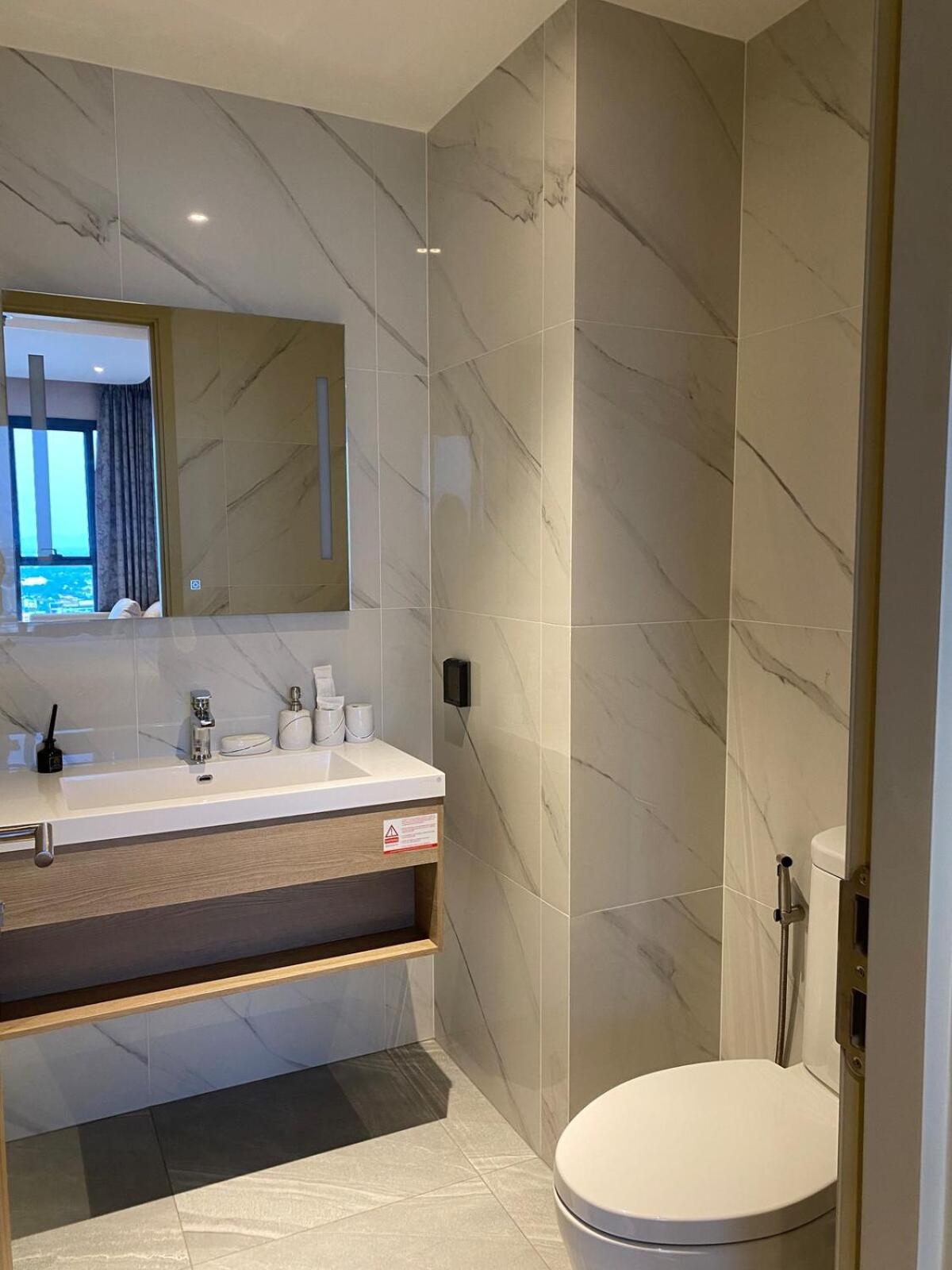 Charming Near Terminal 21 And North