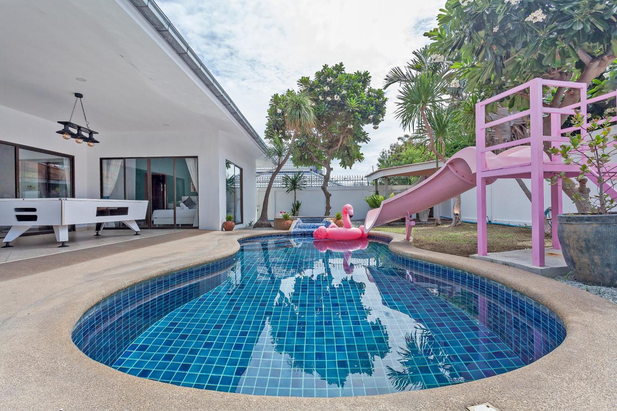 Villa Margarita Pool Pattaya