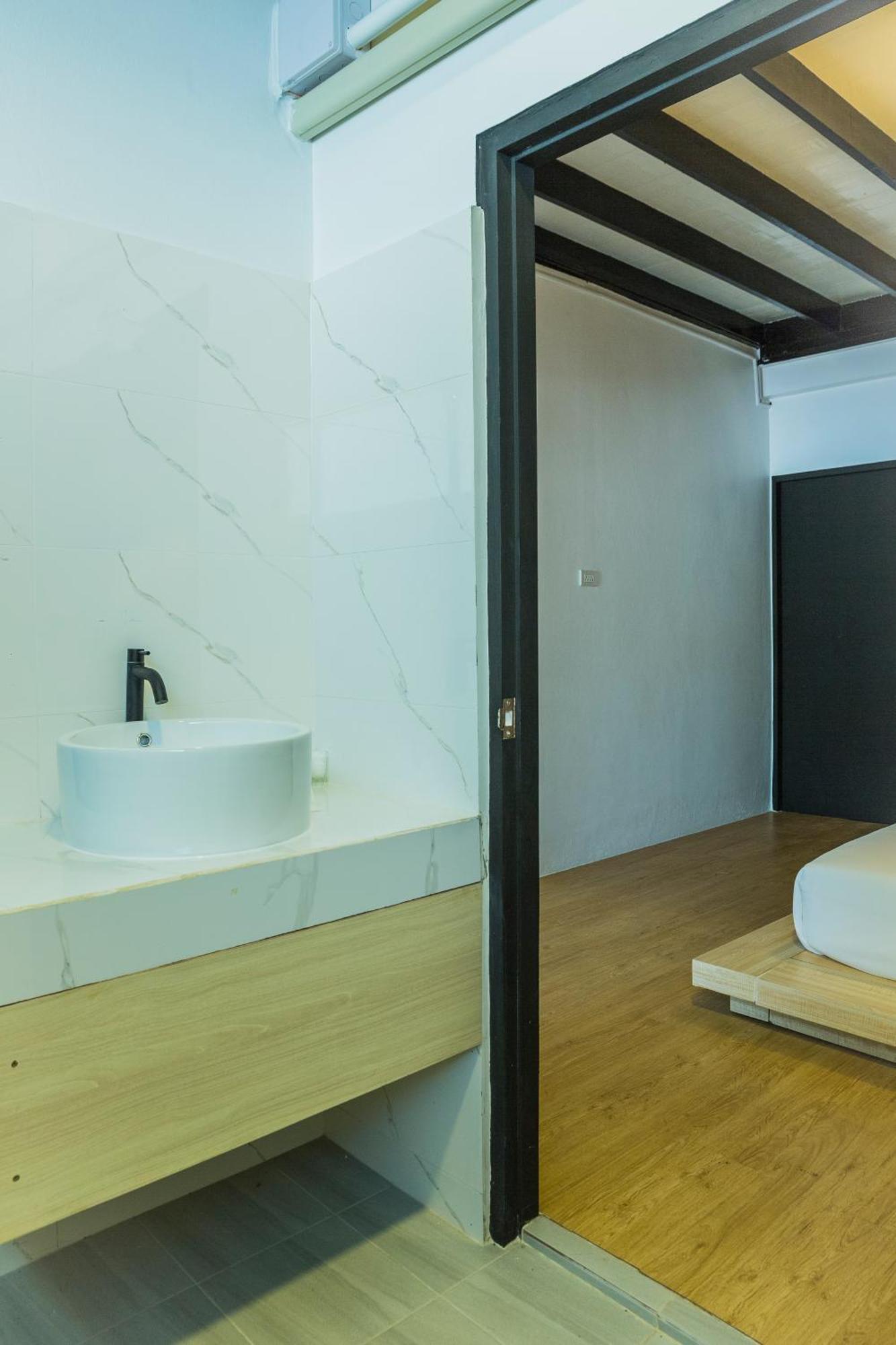 Saga Pool House *