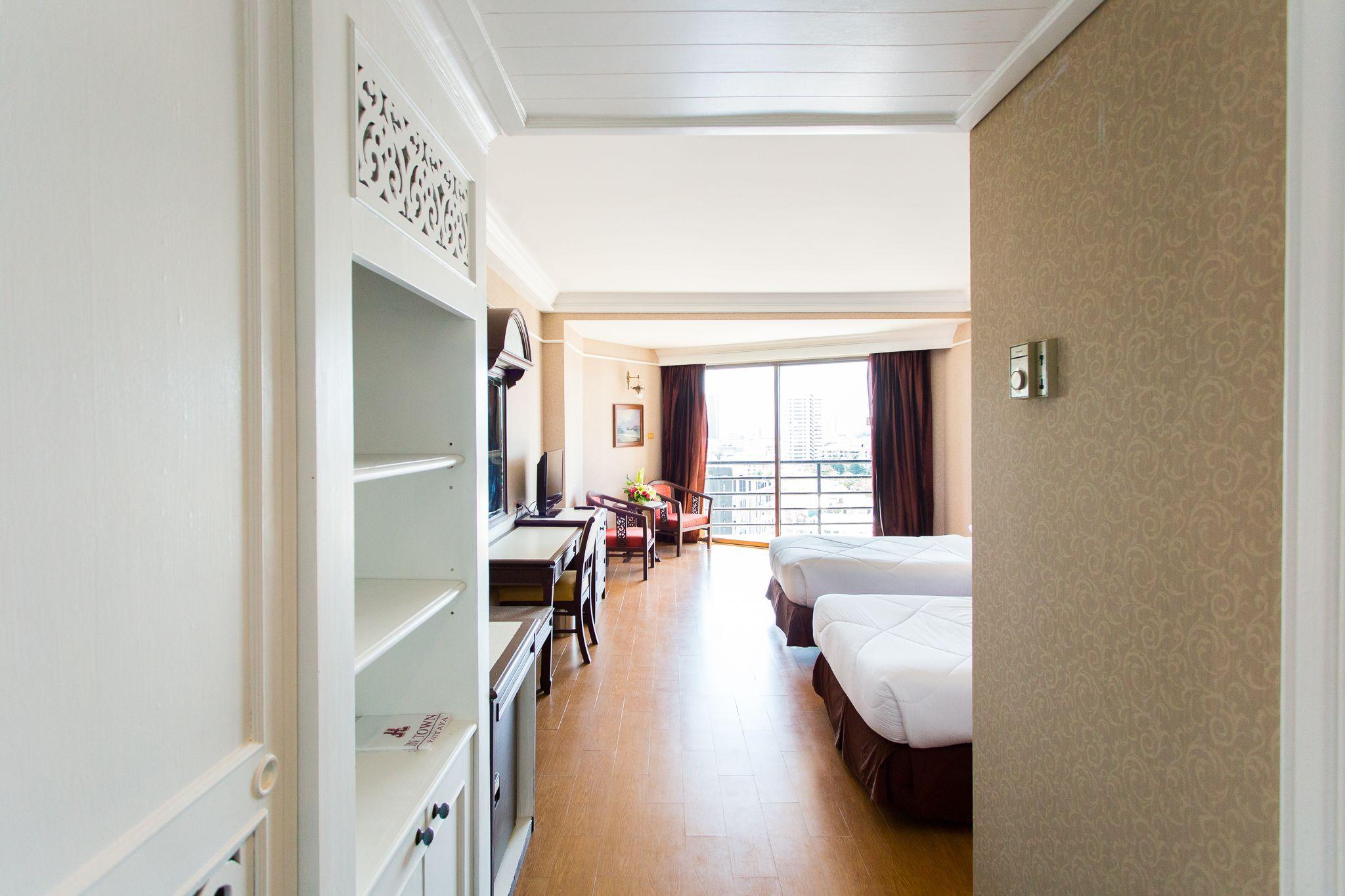 First Pacific Cirrus 4*