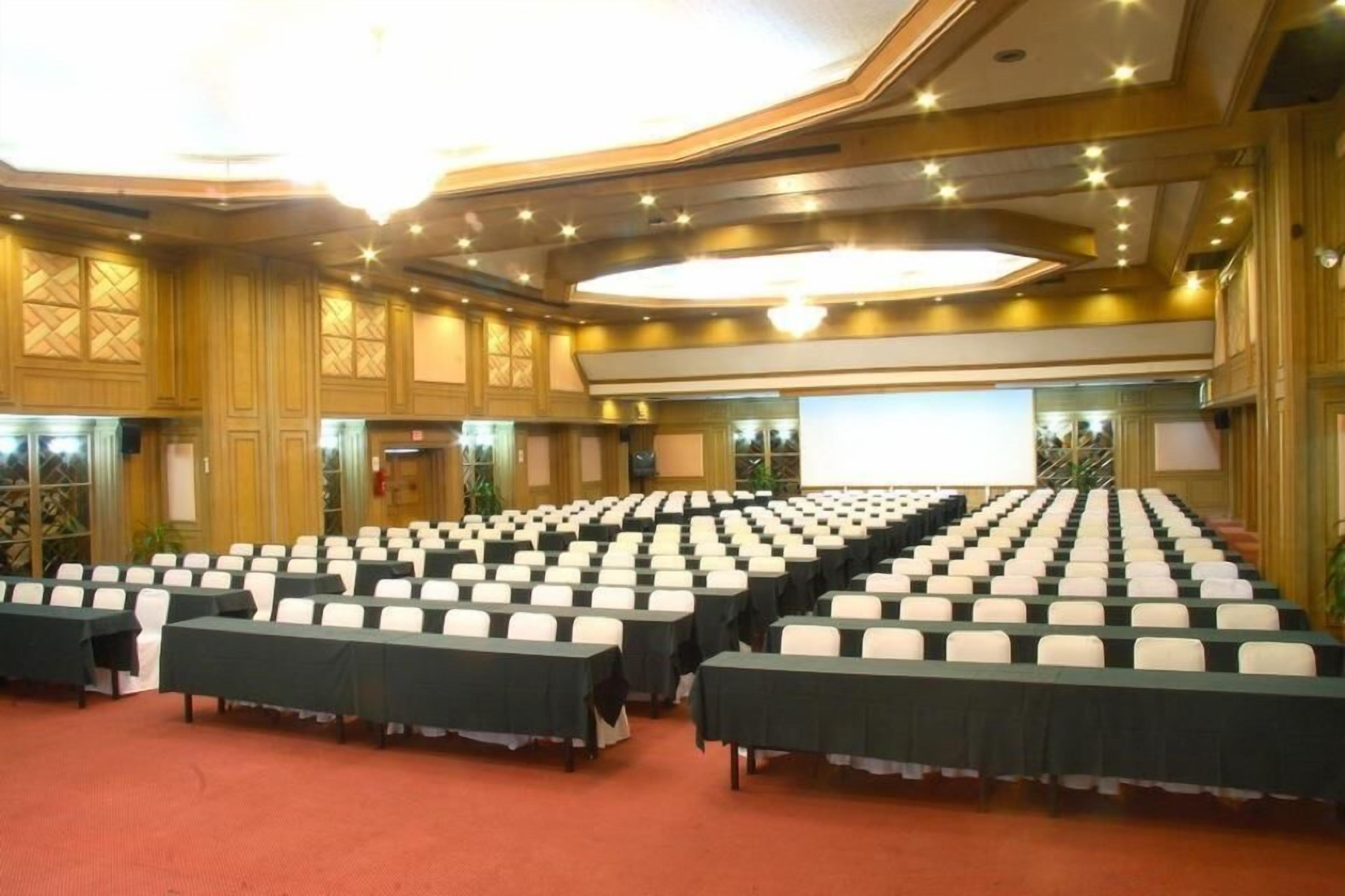 Hotel First Pacific Cirrus