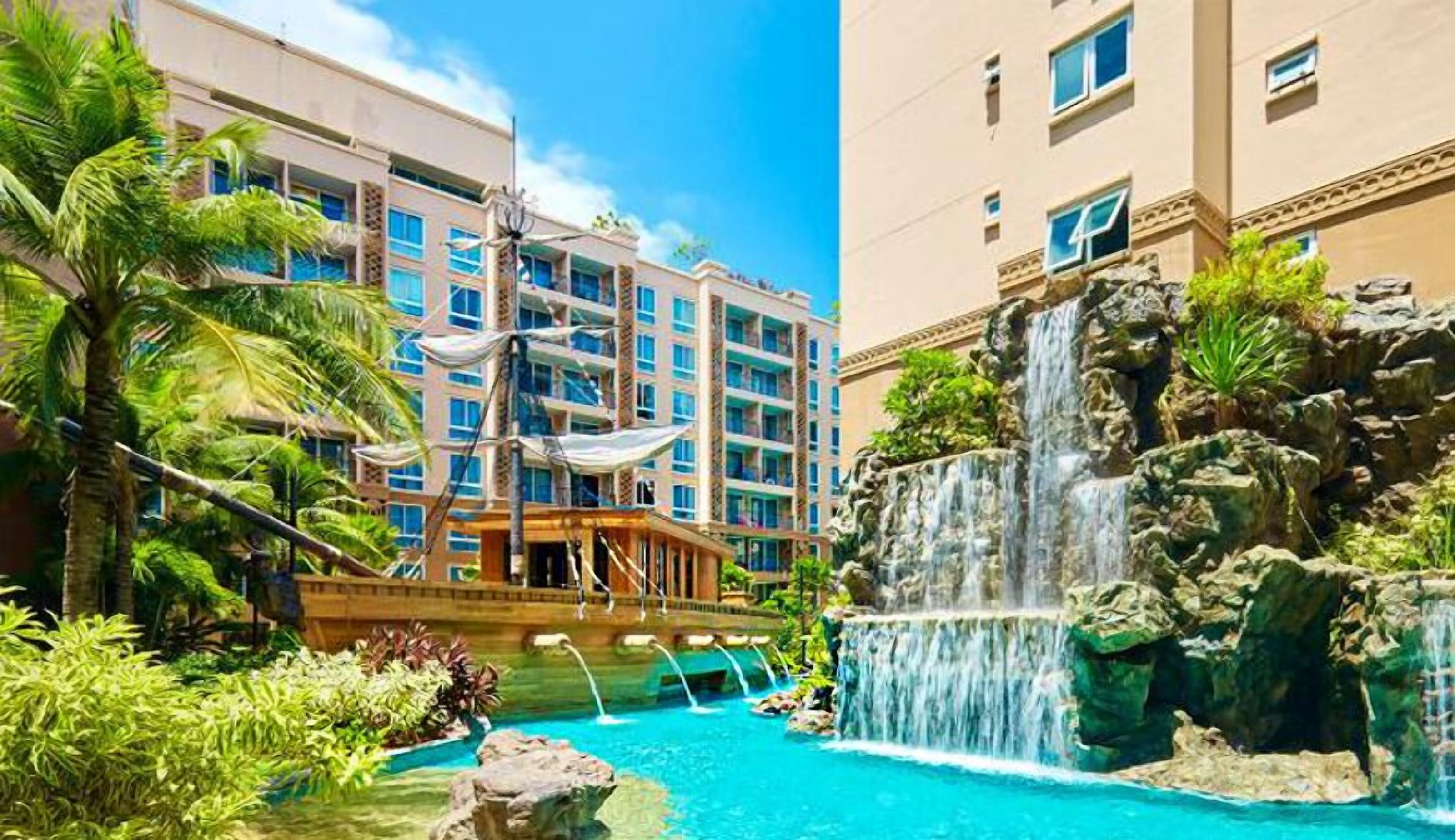 Atlantis & Water Park By The Sea Hotel