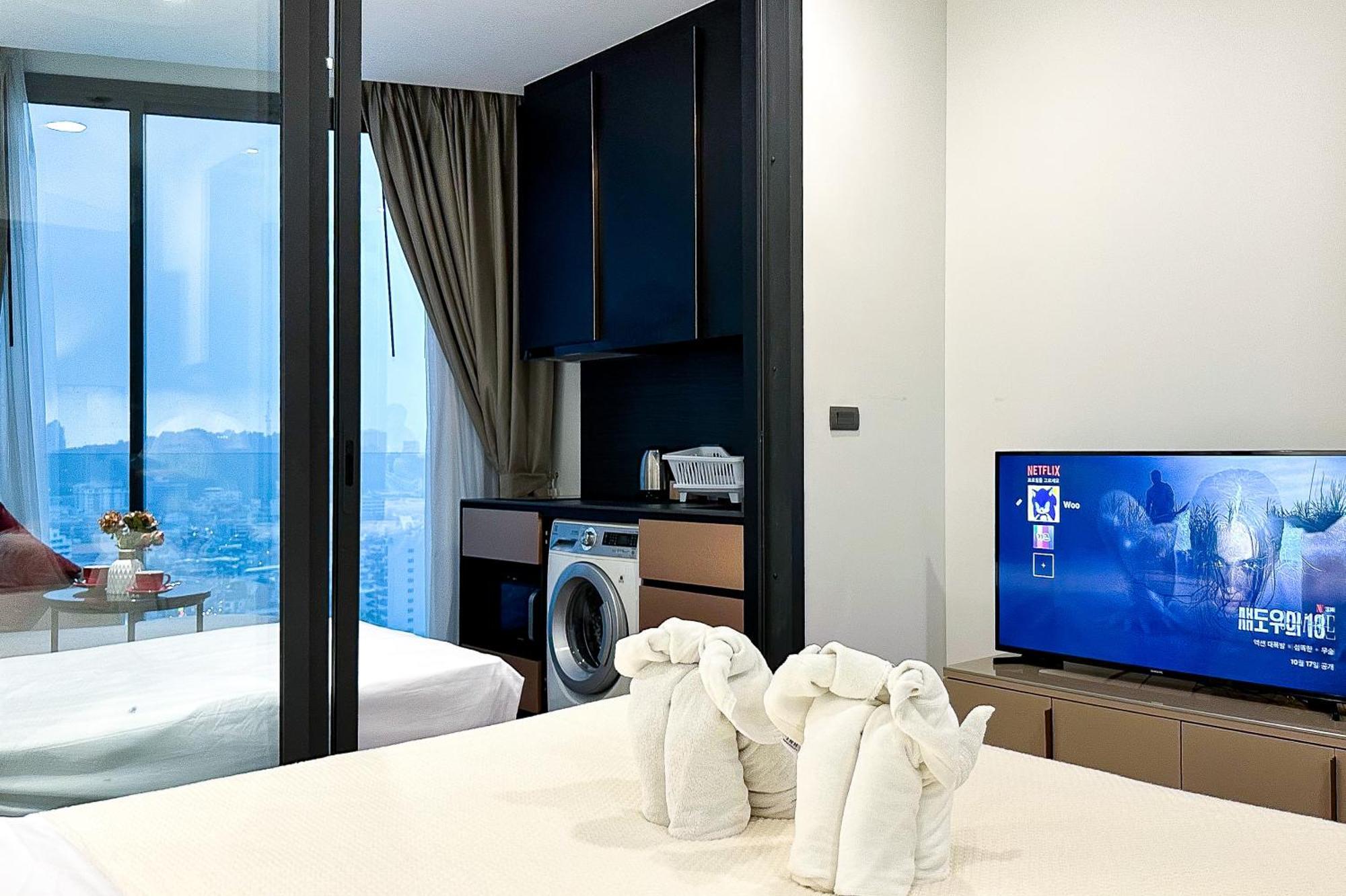 Edge - High Floor Sea View With Rooftop Pool