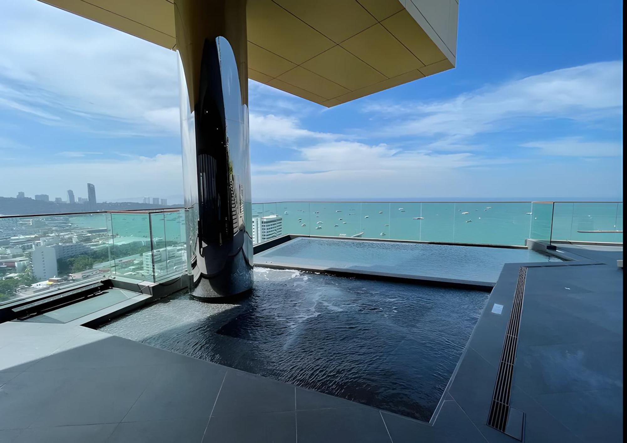Edge - High Floor Sea View With Rooftop Pool อพาร์ทเม้น Pattaya