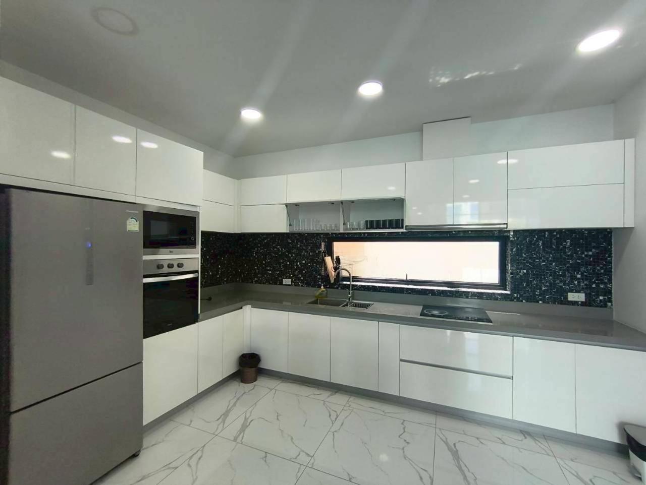 Tyb-05 芭提雅北歐風格五臥室別墅 Pattaya