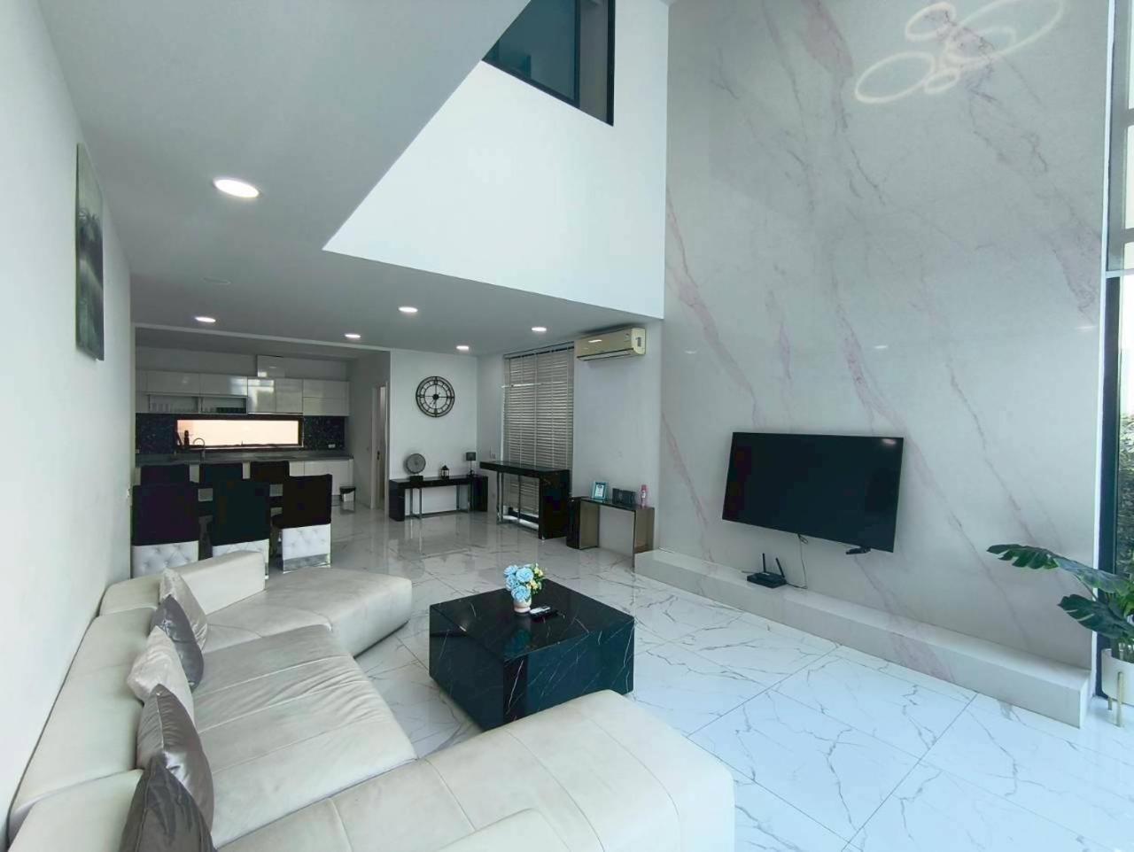 Tyb-05 芭提雅北歐風格五臥室別墅 Villa Pattaya