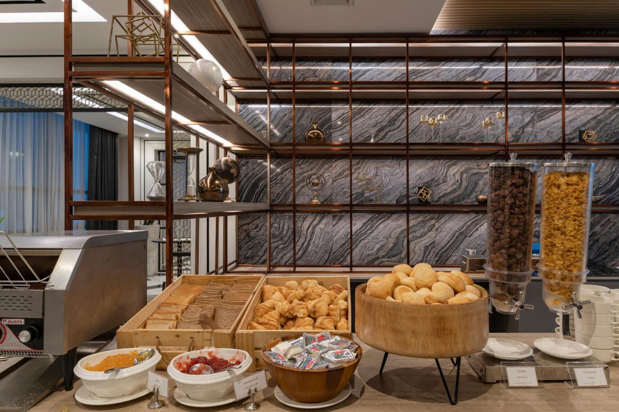 Hotel Mandarin Eastville, - Sha Extra