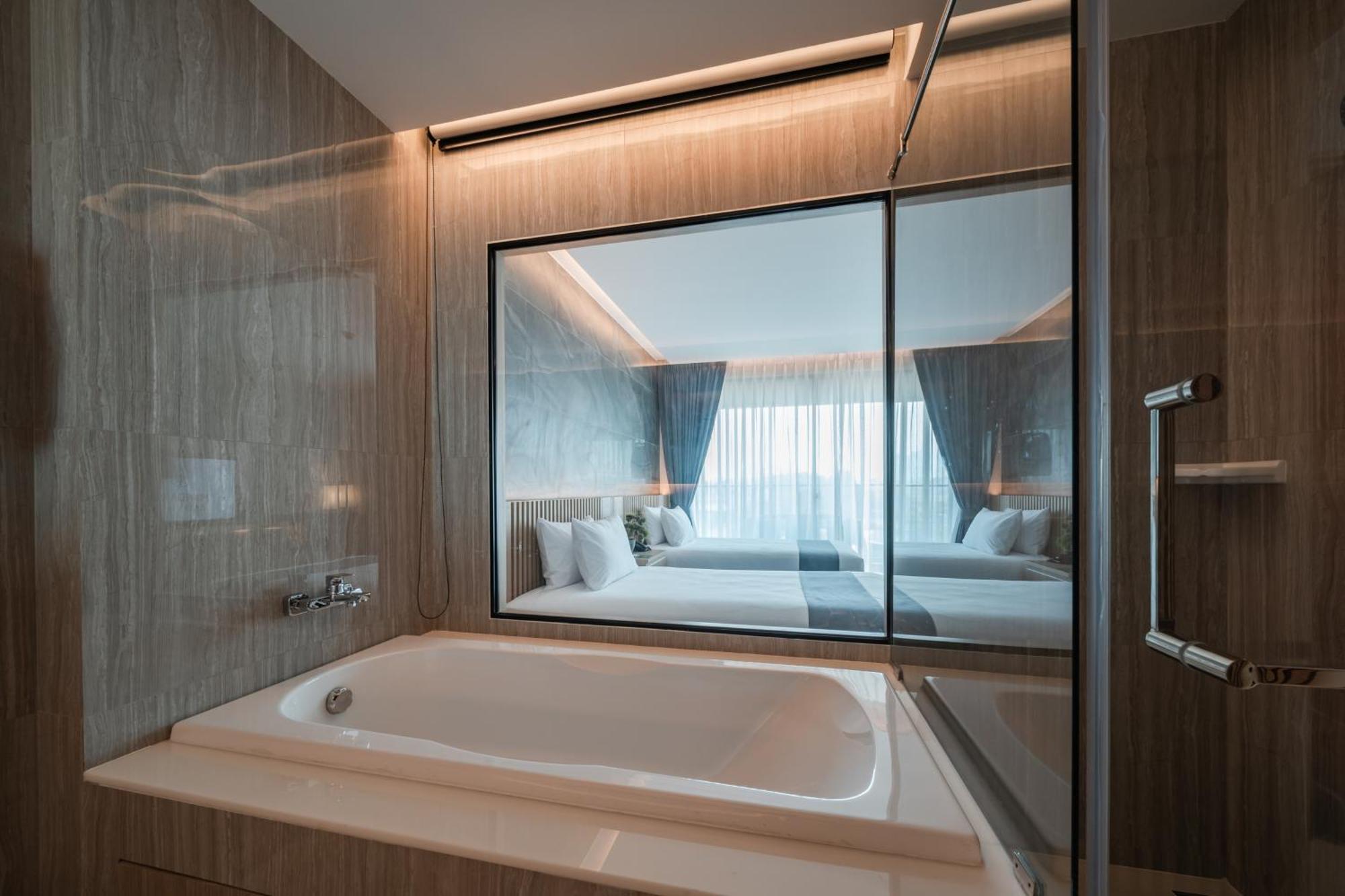 Mandarin Eastville, - Sha Extra